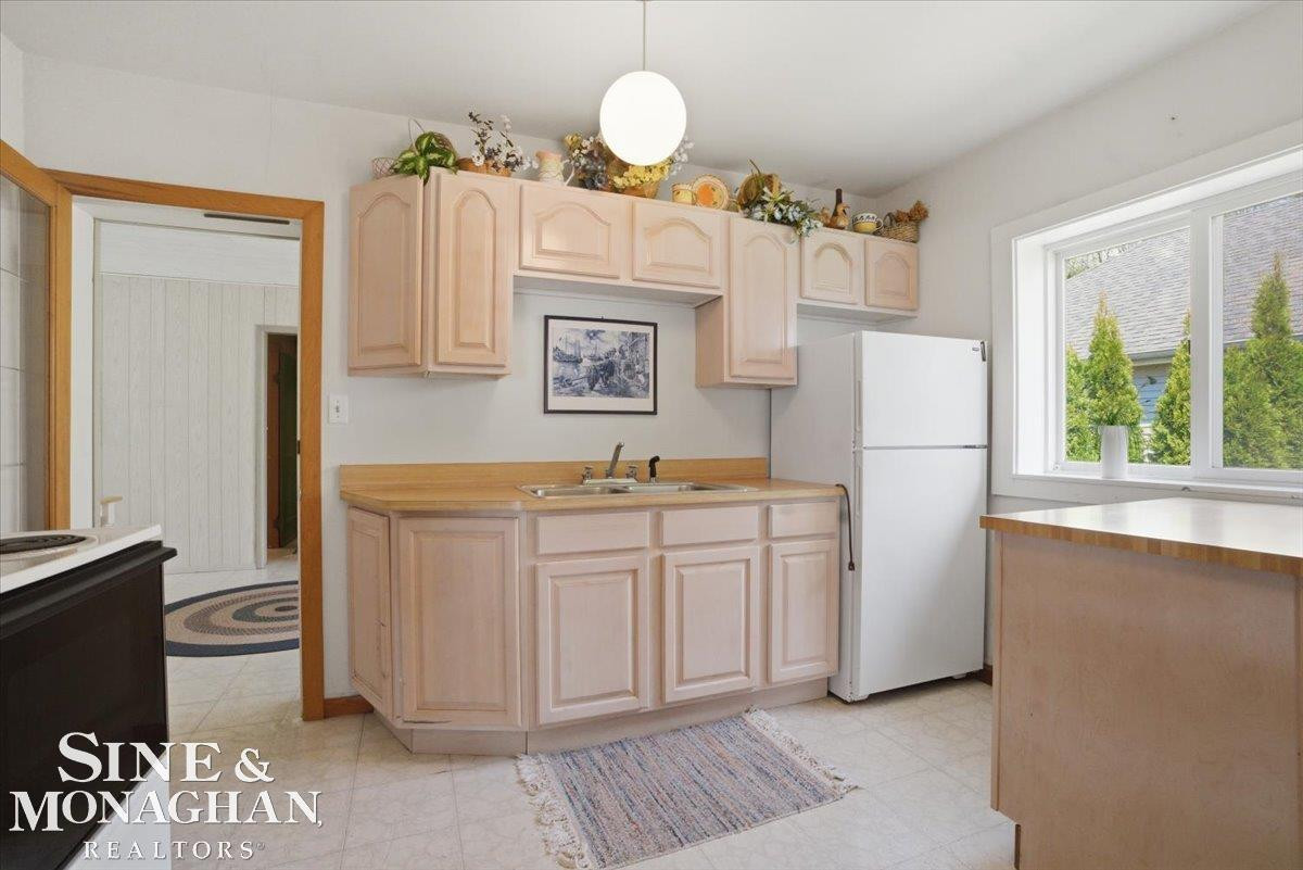 637 S Lakeshore Rd Road, Port Sanilac, MI 48469 — Photo 8