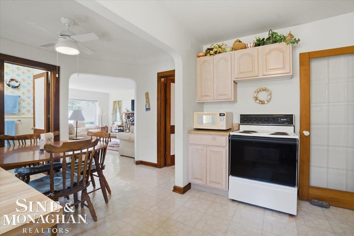 637 S Lakeshore Rd Road, Port Sanilac, MI 48469 — Photo 9
