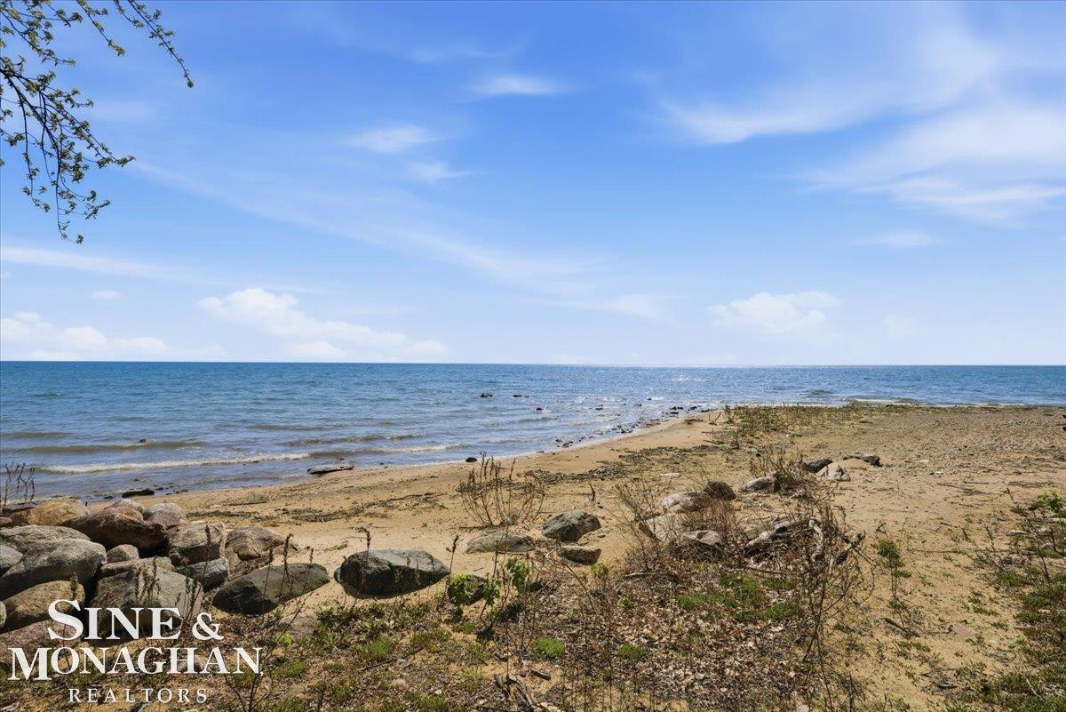 637 S Lakeshore Rd Road, Port Sanilac, MI 48469 — Photo 25