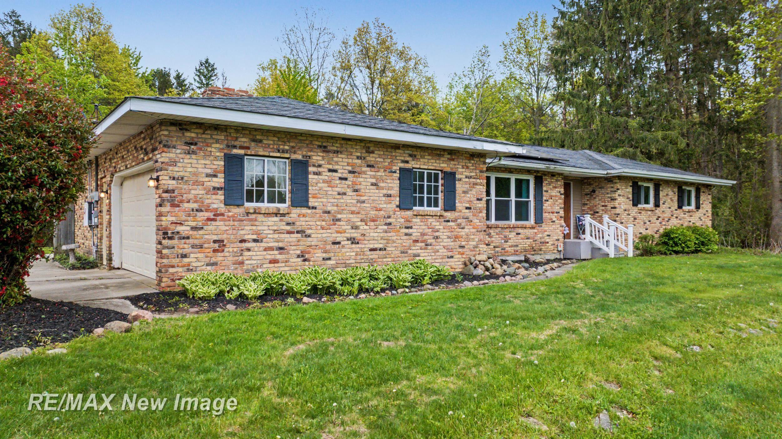 8013 S Merrill Road, Saint Charles, MI 48655 — Photo 2