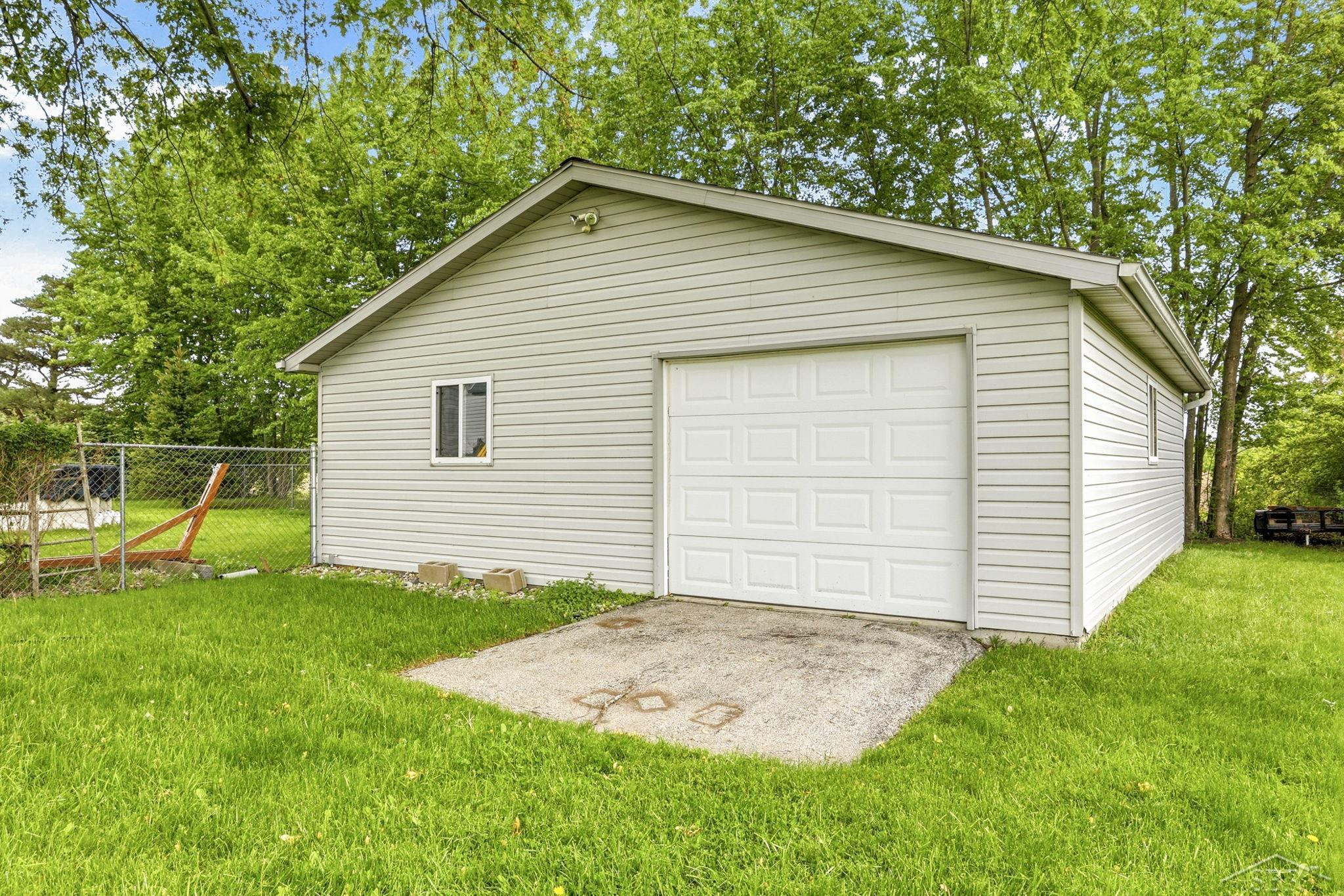 3405 S Miller Road, Saginaw, MI 48609 — Photo 45