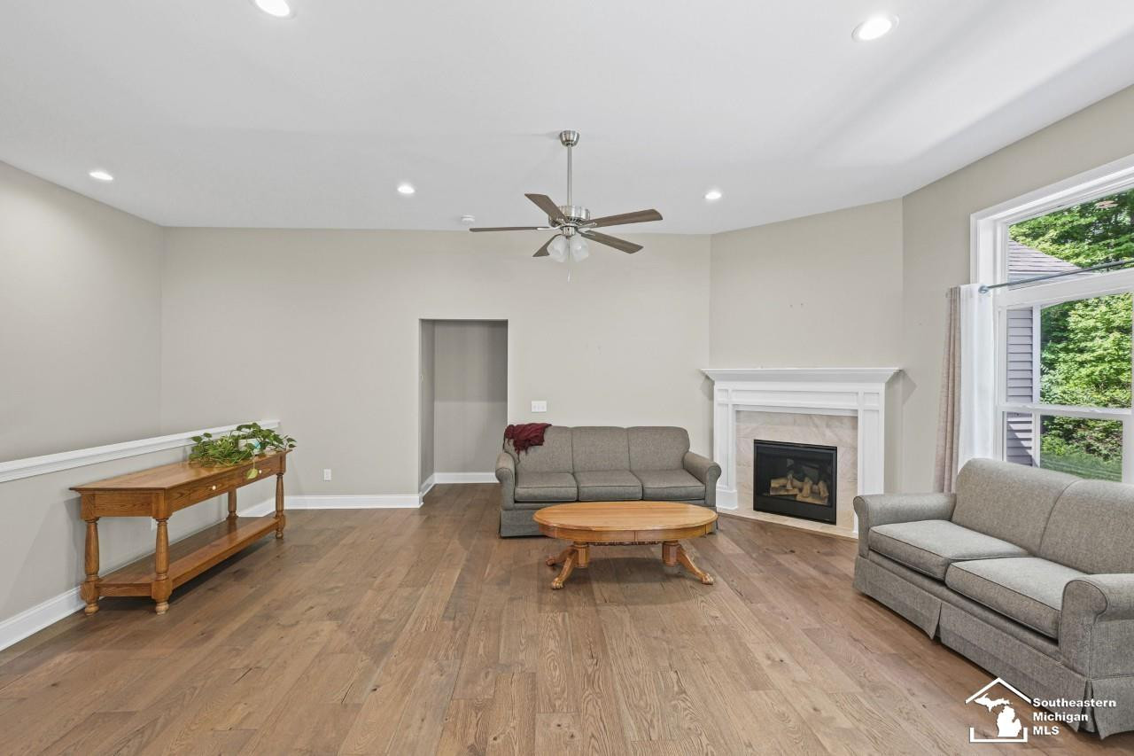 8052 Timber Wood Lane, Temperance, MI 48182 — Photo 9