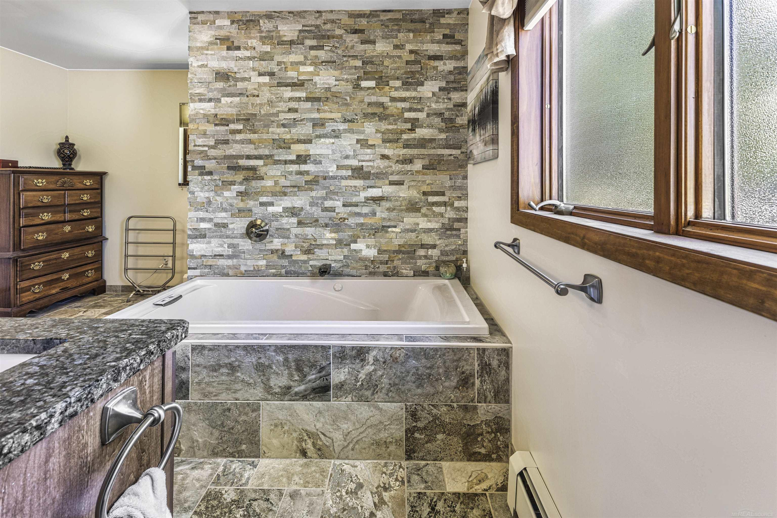 115 Logan Avenue, Houghton Lake, MI 48629 — Photo 19