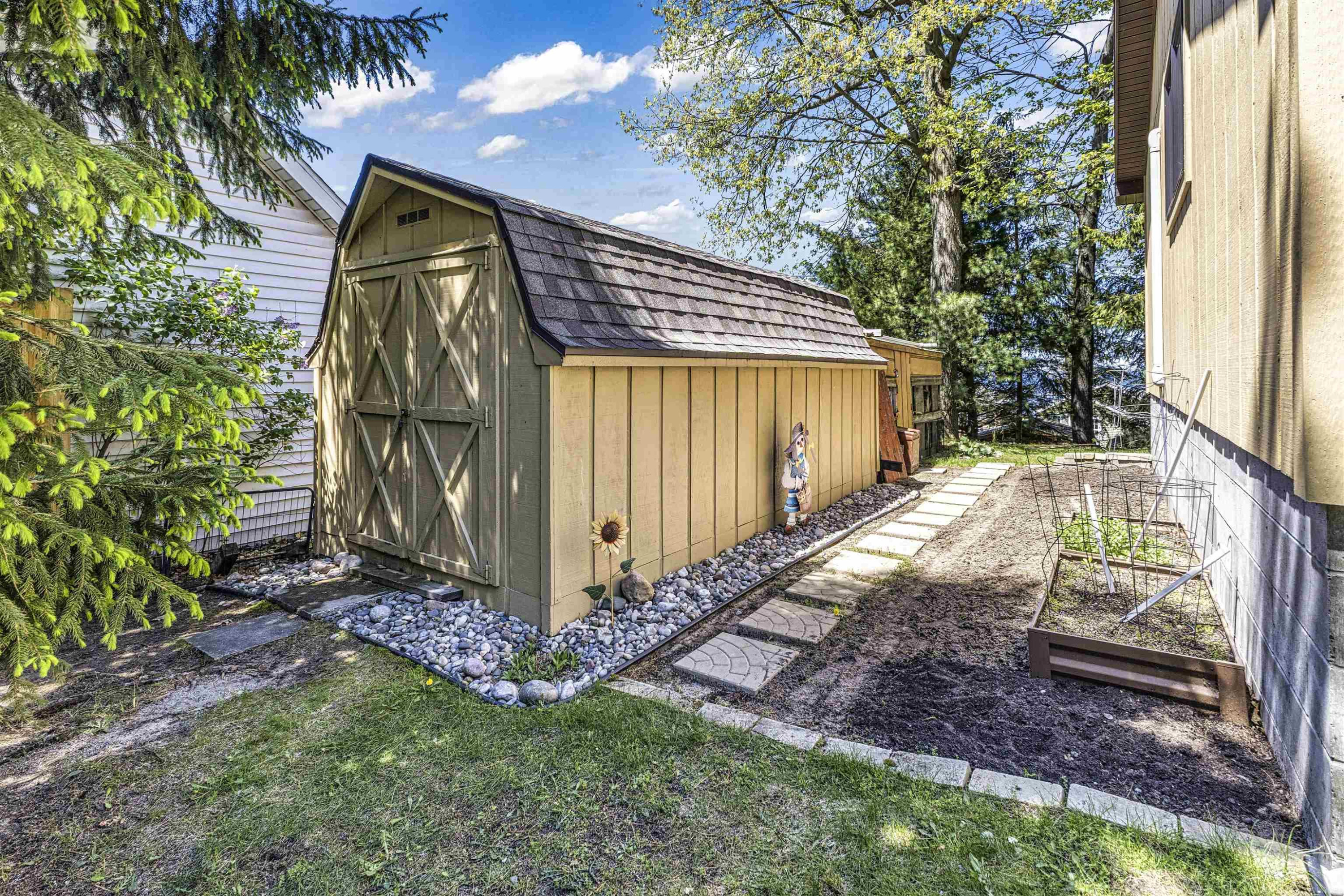 115 Logan Avenue, Houghton Lake, MI 48629 — Photo 38