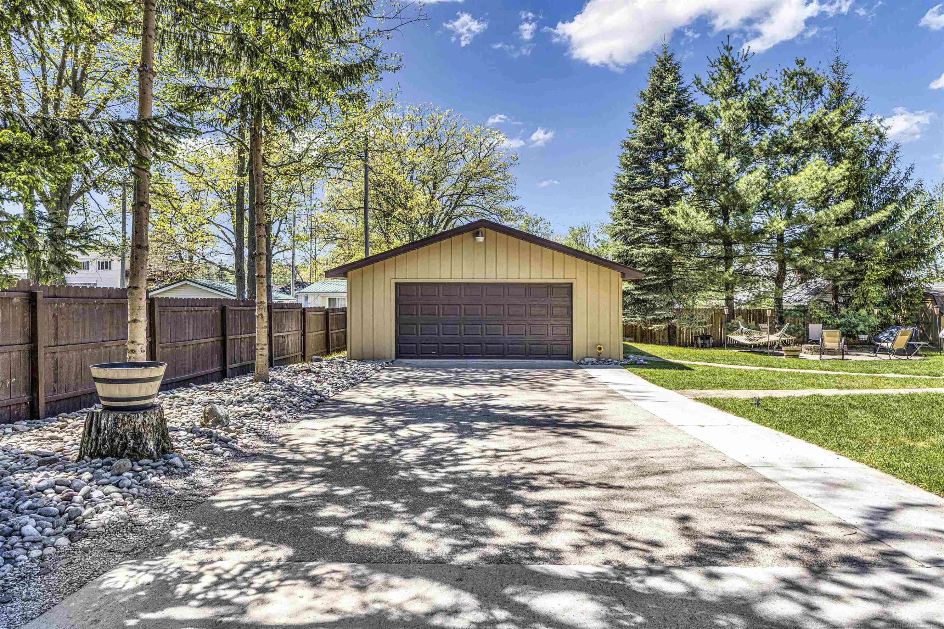 115 Logan Avenue, Houghton Lake, MI 48629 — Photo 49