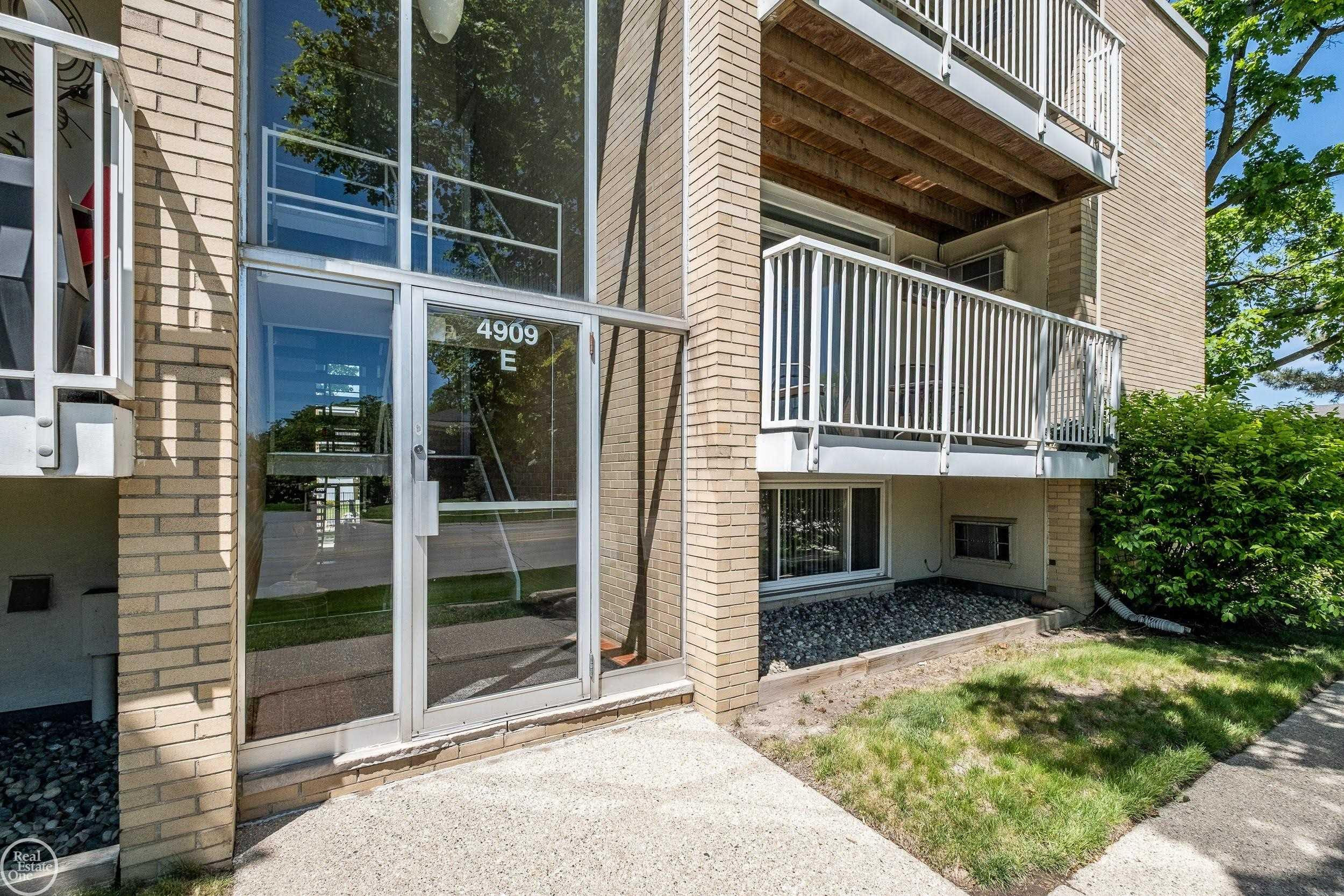 4909 Crooks Road, E 5, Royal Oak, MI 48073 — Photo 2