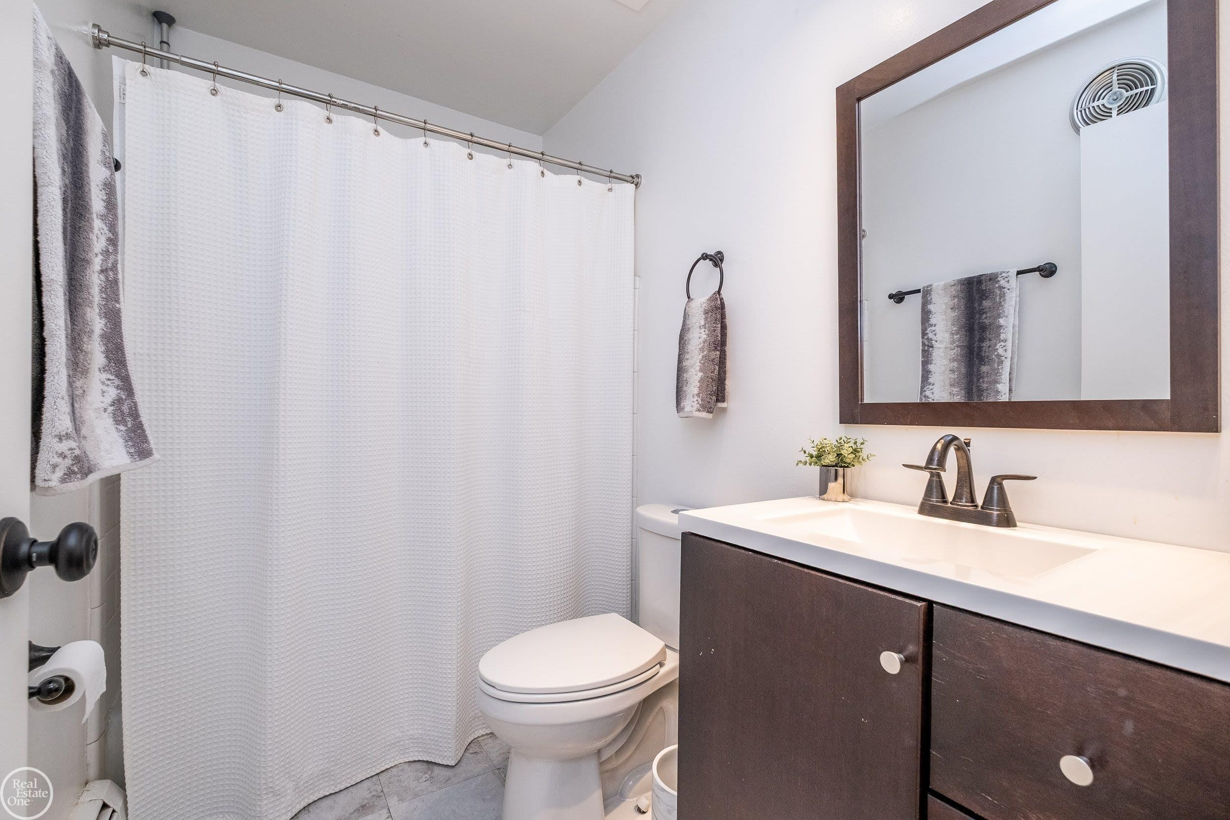 4909 Crooks Road, E 5, Royal Oak, MI 48073 — Photo 11