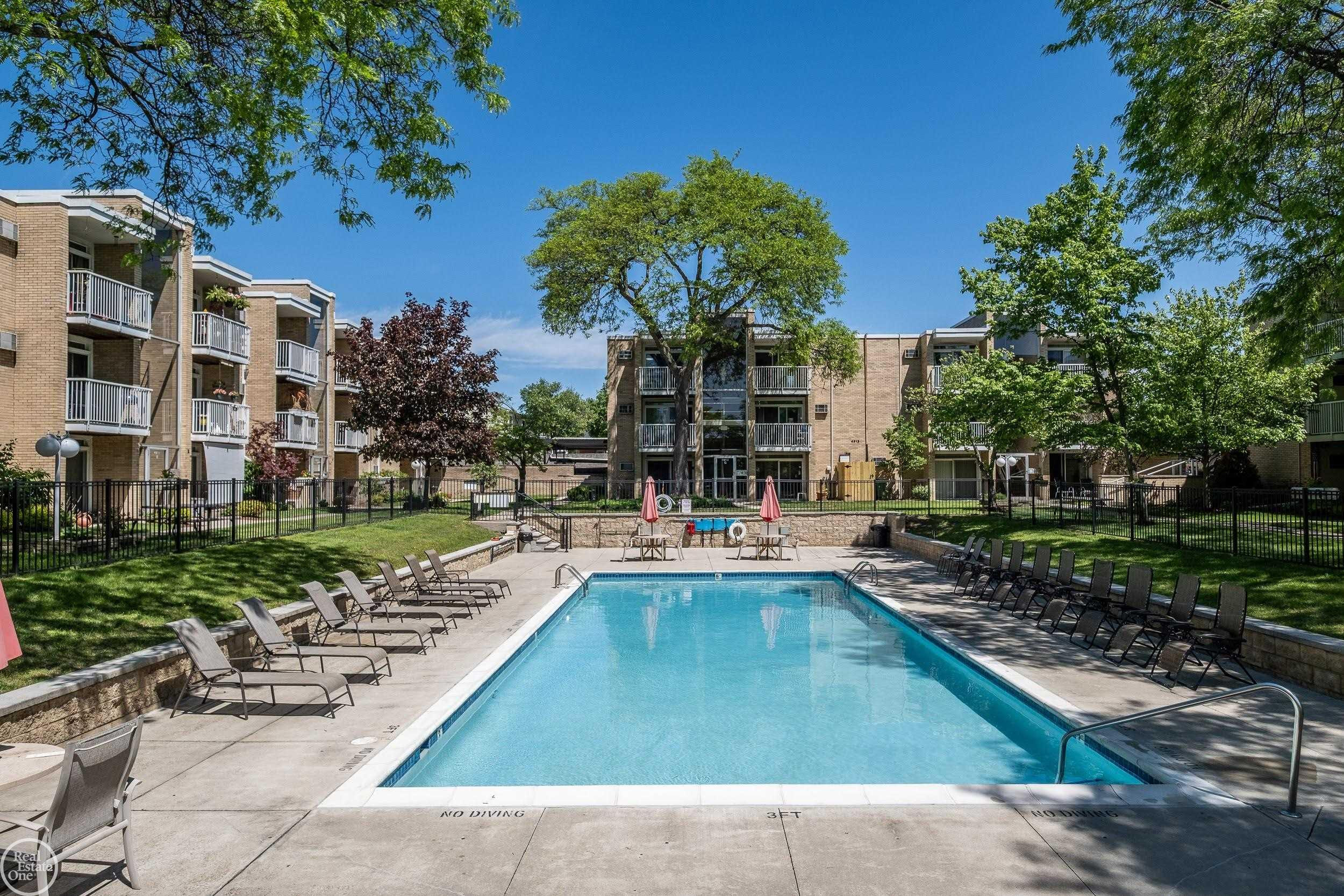 4909 Crooks Road, E 5, Royal Oak, MI 48073 — Photo 16