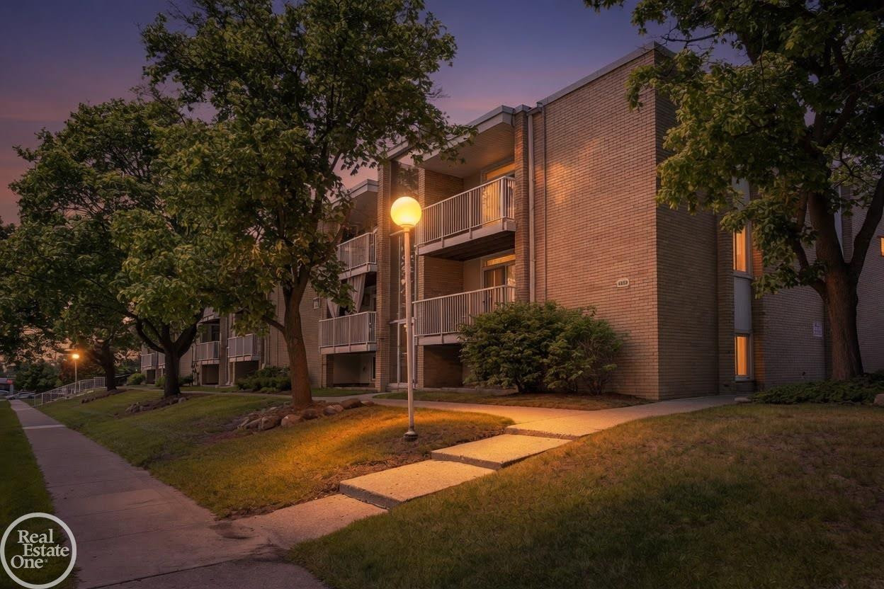 4909 Crooks Road, E 5, Royal Oak, MI 48073 — Photo 29
