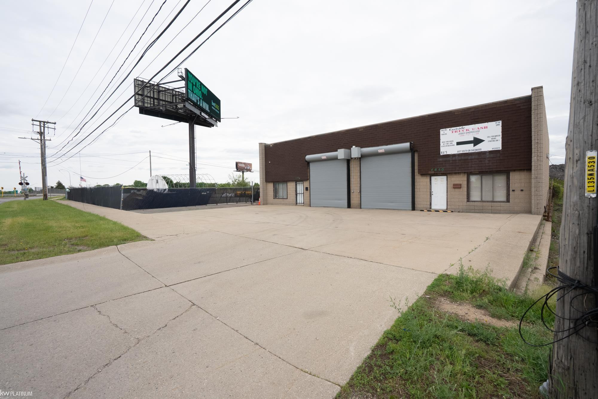 6646 E 11 Mile Road, MI 48015 — front exterior