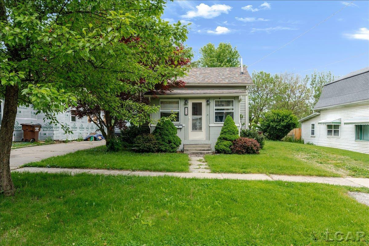 814 Hoch Ave. Avenue, Adrian, MI 49221 — front exterior
