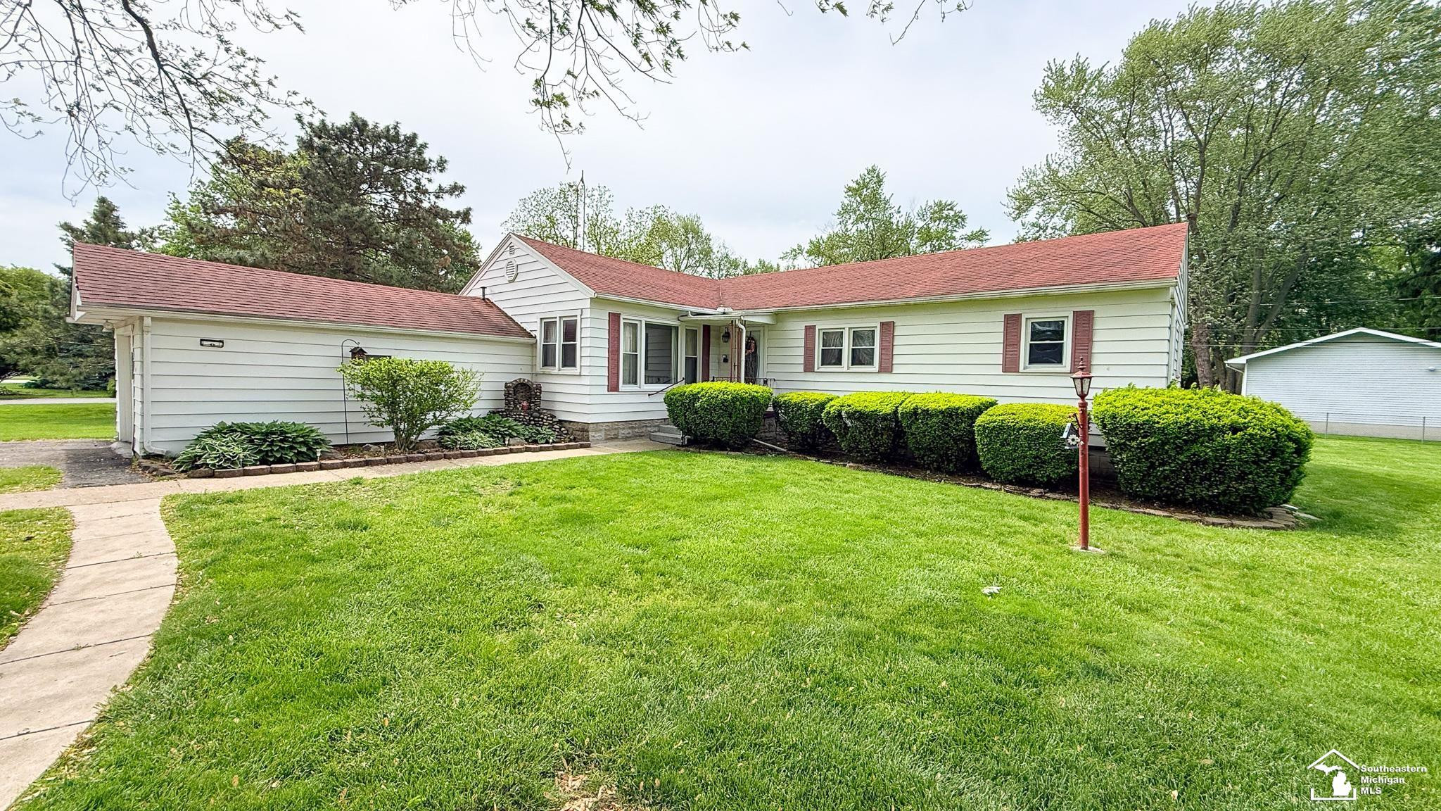 7947 Lake Breeze Drive, Monroe, MI 48161