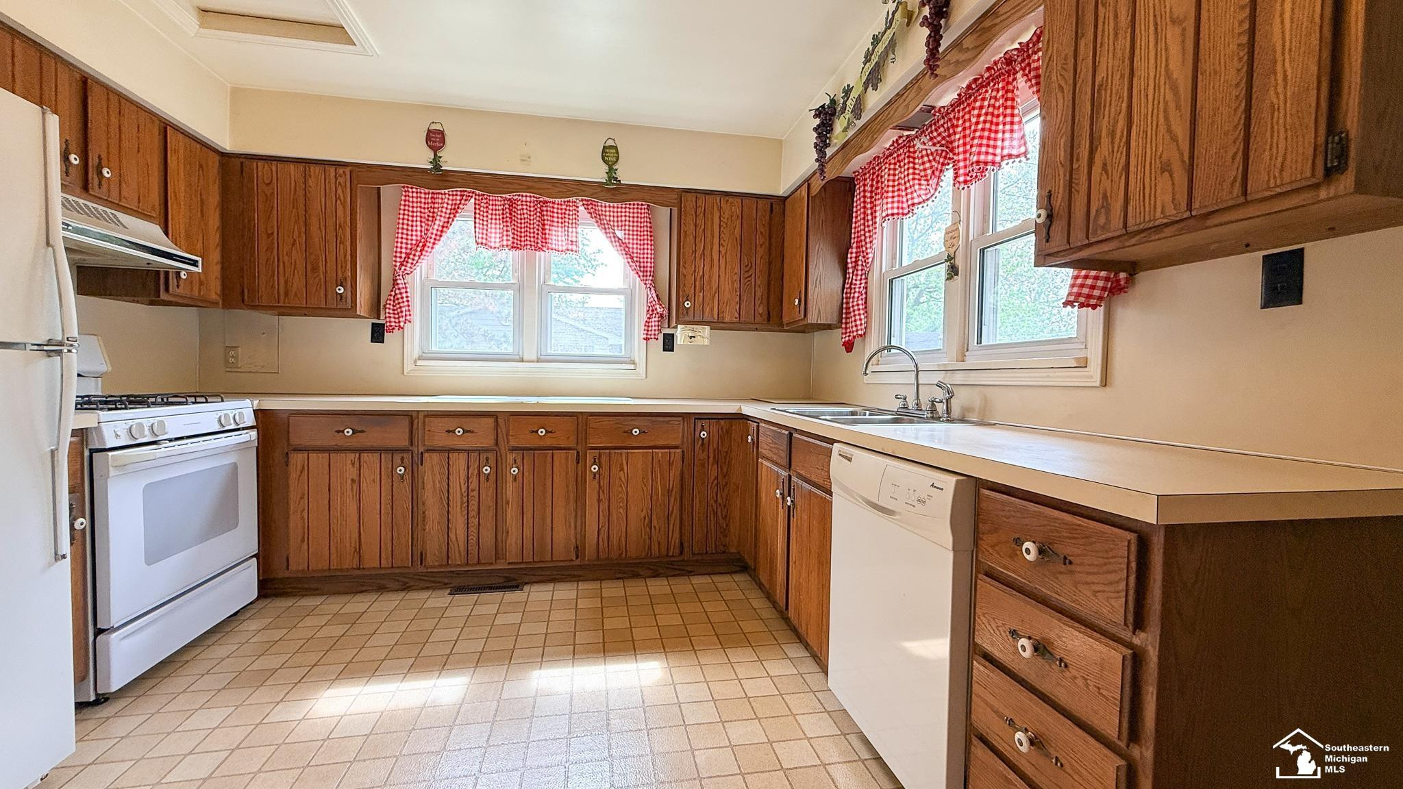 7947 Lake Breeze Drive, Monroe, MI 48161 — Photo 15