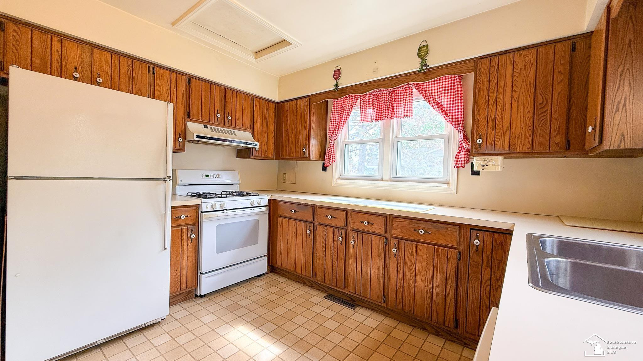 7947 Lake Breeze Drive, Monroe, MI 48161 — Photo 16