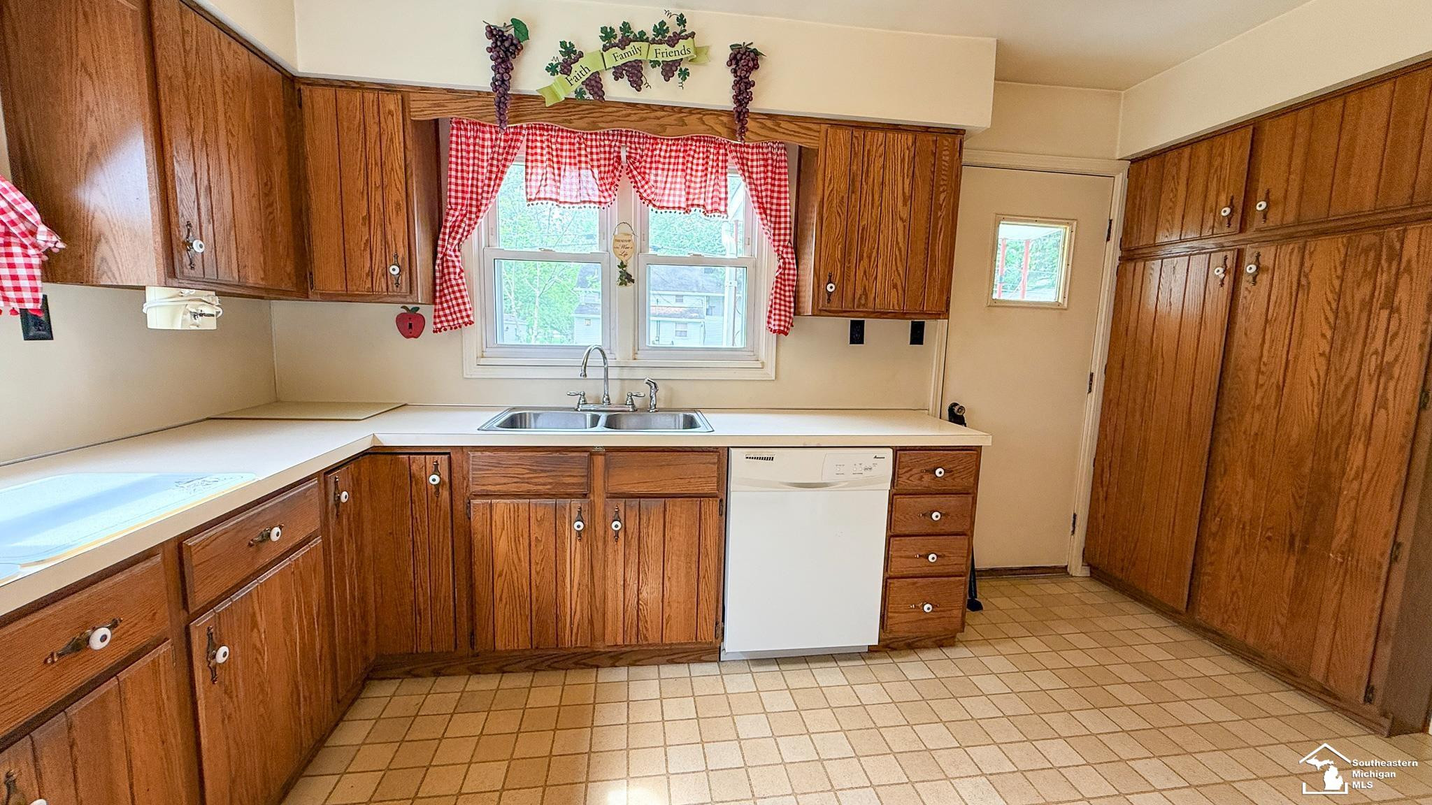 7947 Lake Breeze Drive, Monroe, MI 48161 — Photo 18
