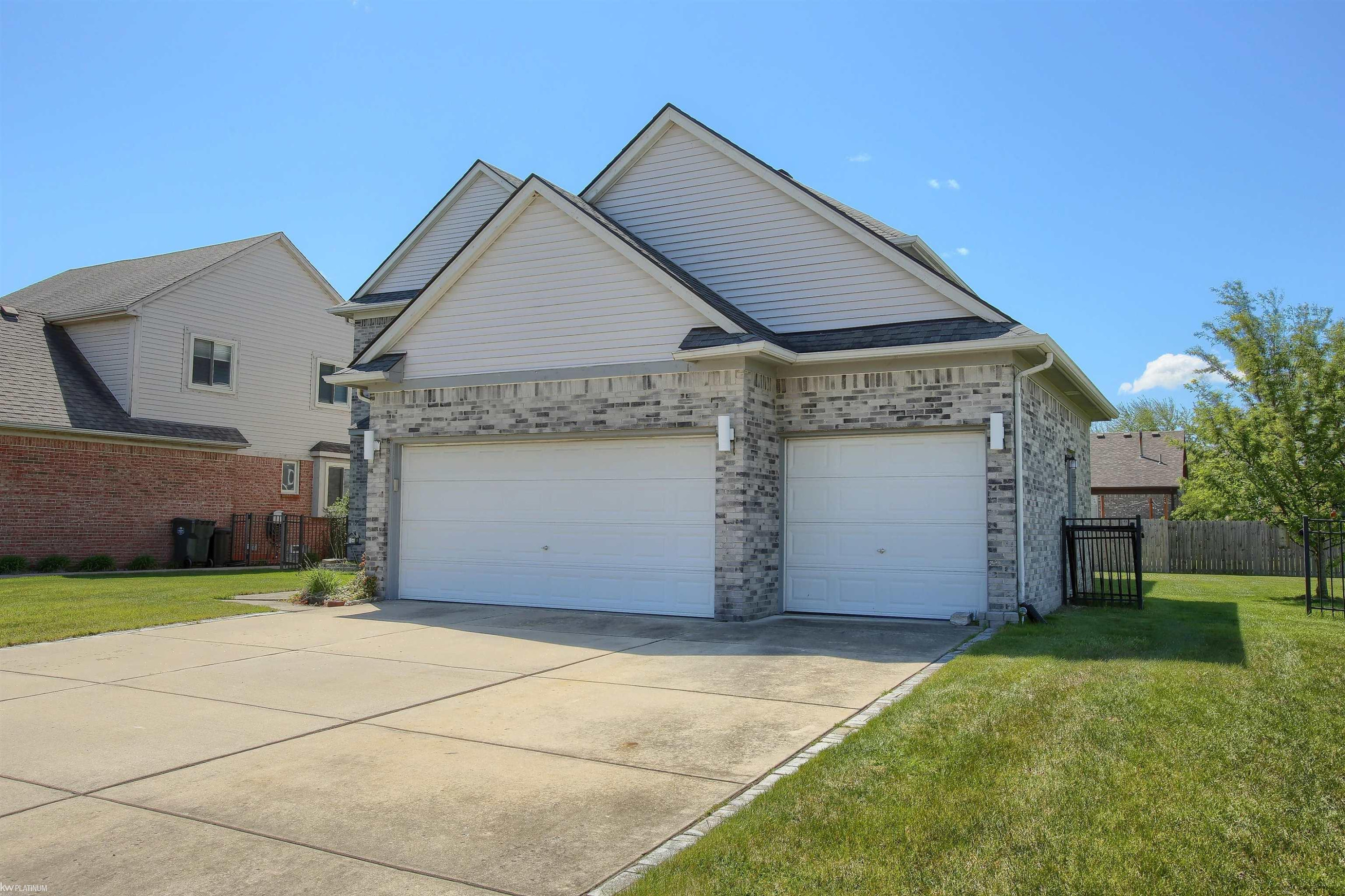 32036 Holly Drive, Chesterfield, MI 48047 — Photo 3