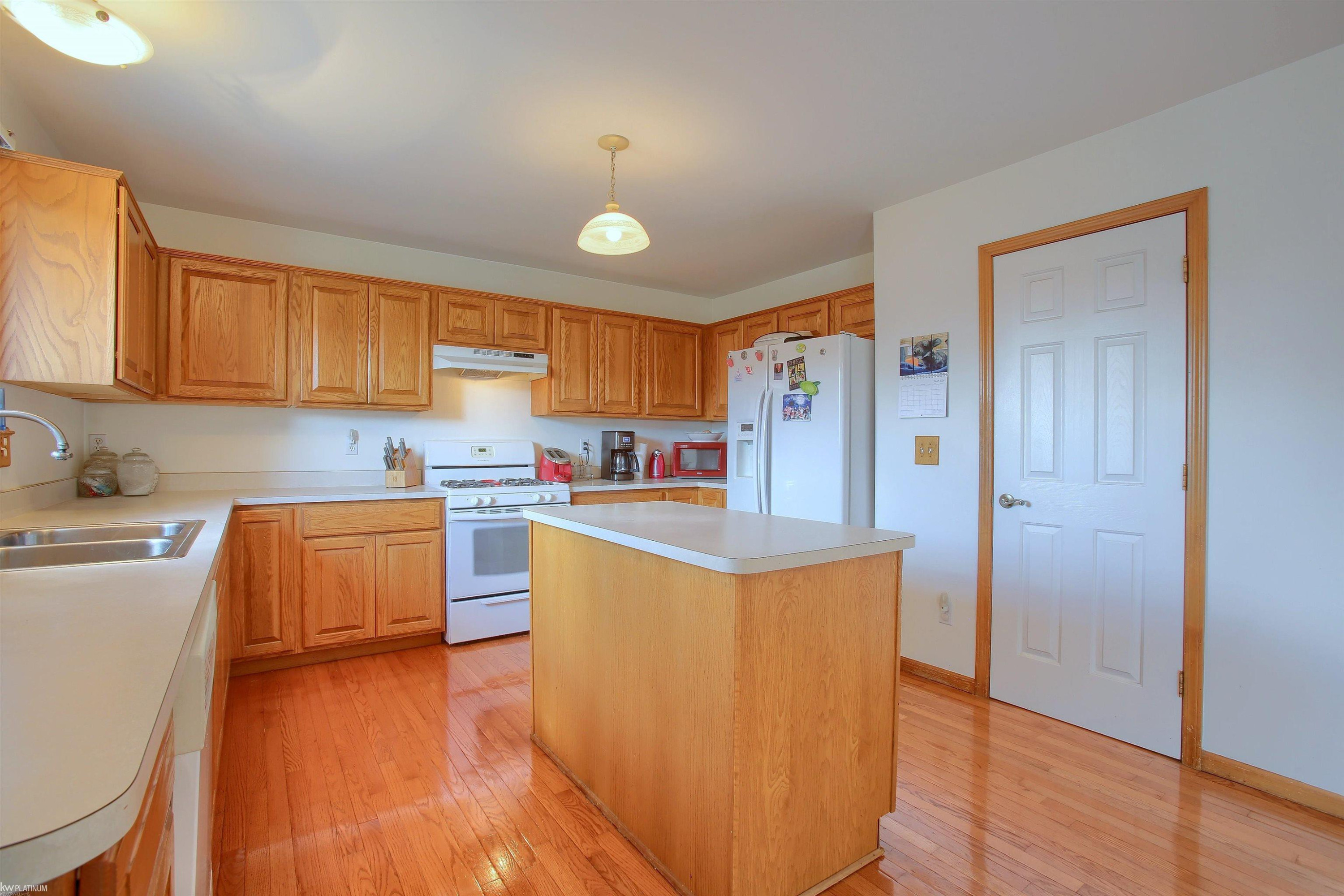 32036 Holly Drive, Chesterfield, MI 48047 — Photo 12