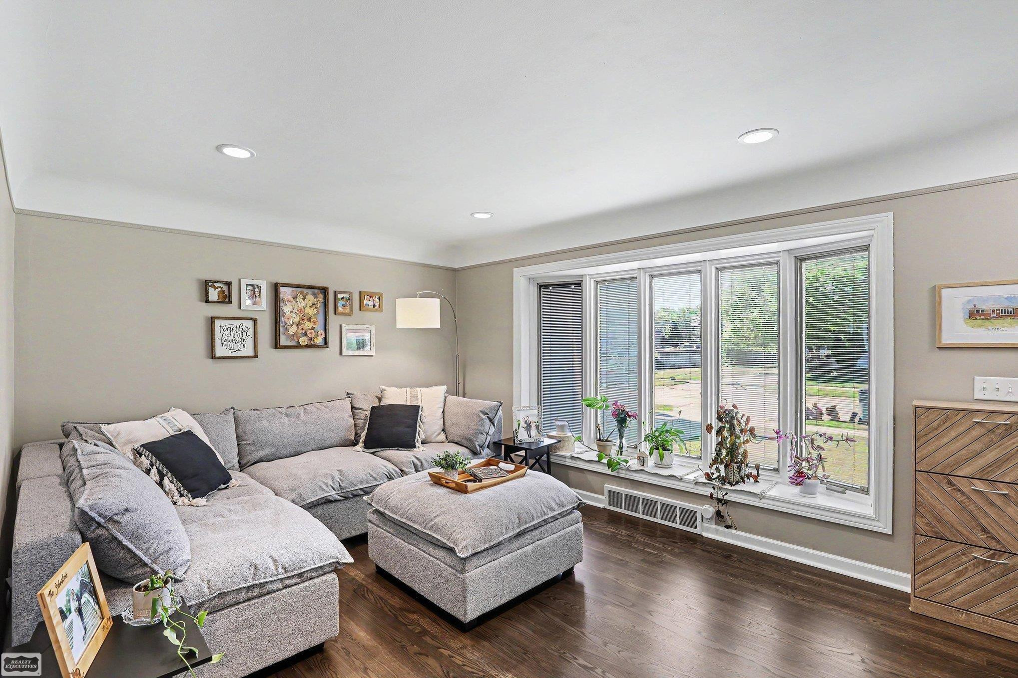 22119 Ridgeway Street, Saint Clair Shores, MI 48080 — Photo 5