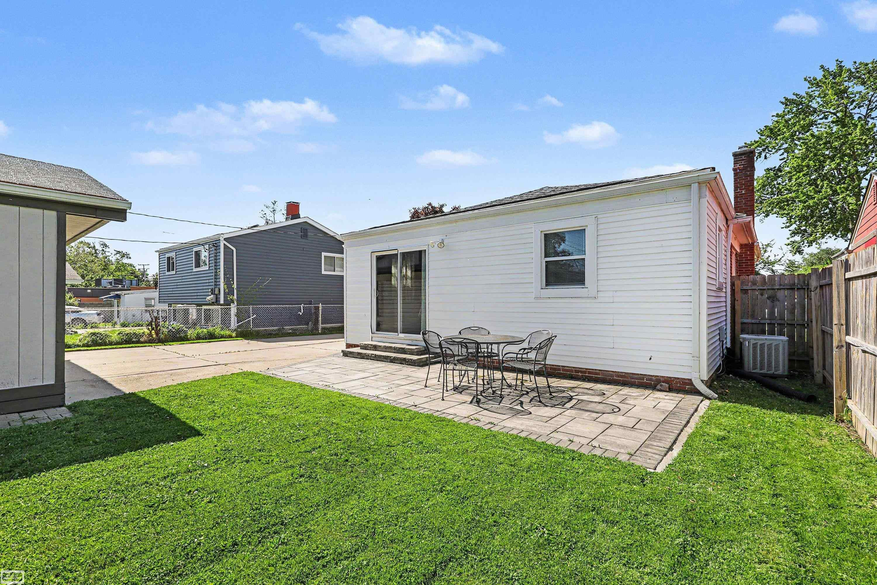 22119 Ridgeway Street, Saint Clair Shores, MI 48080 — Photo 17
