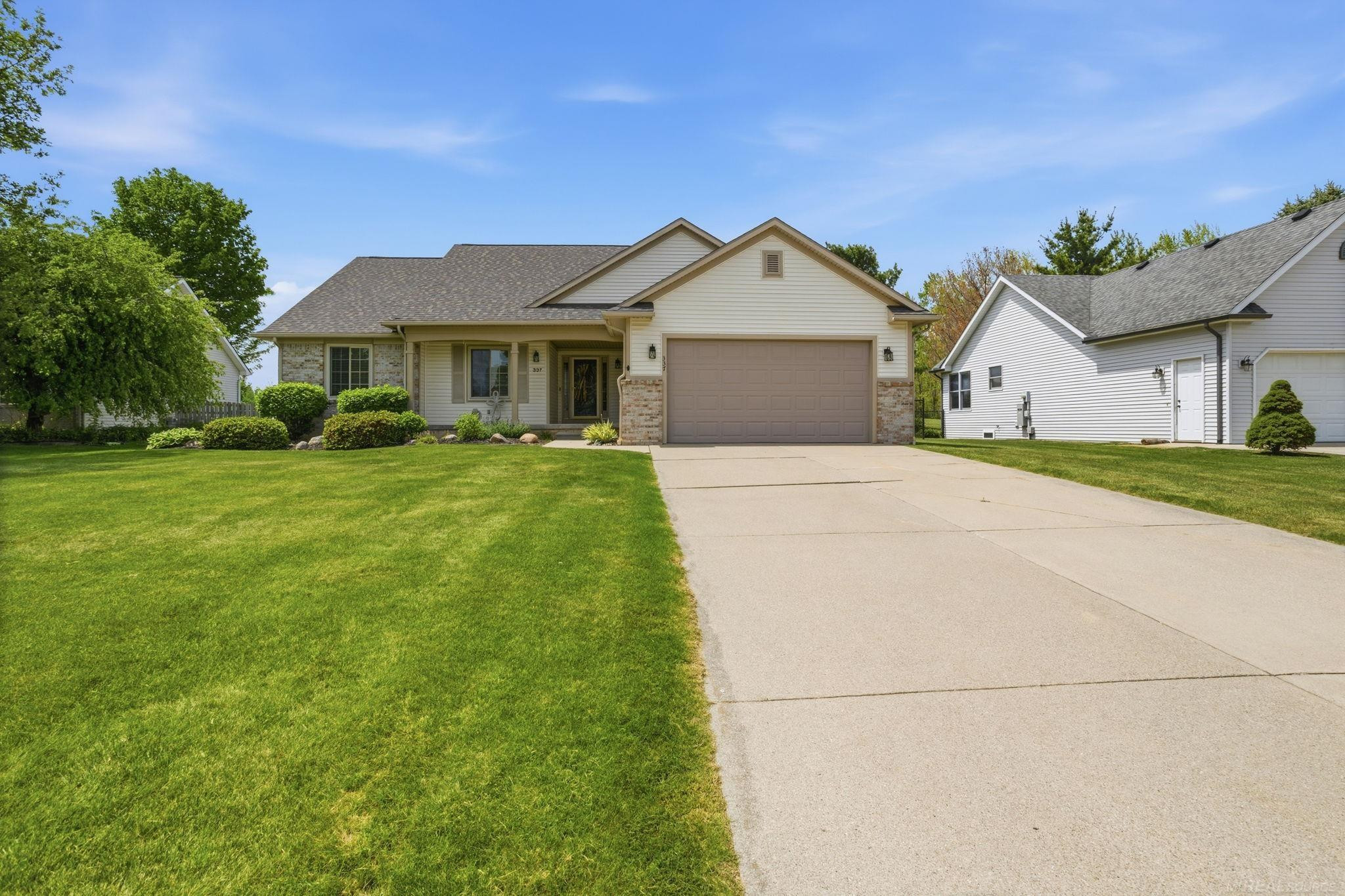 337 Courtneys Place, Lapeer, MI 48446