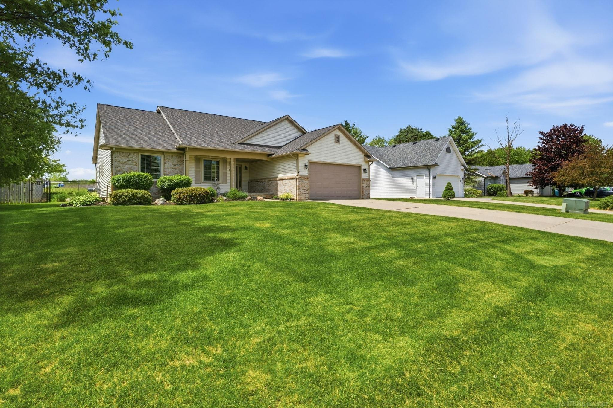 337 Courtneys Place, Lapeer, MI 48446 — Photo 2