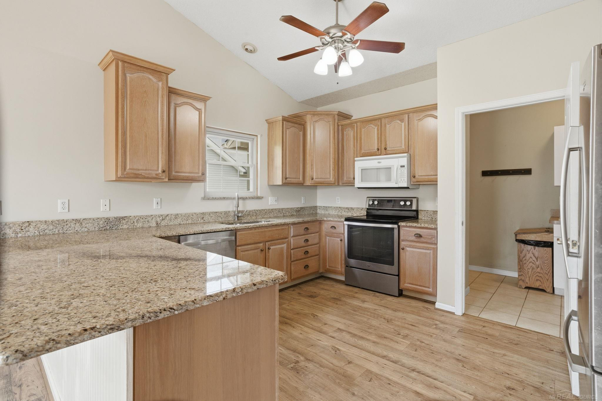 337 Courtneys Place, Lapeer, MI 48446 — Photo 5
