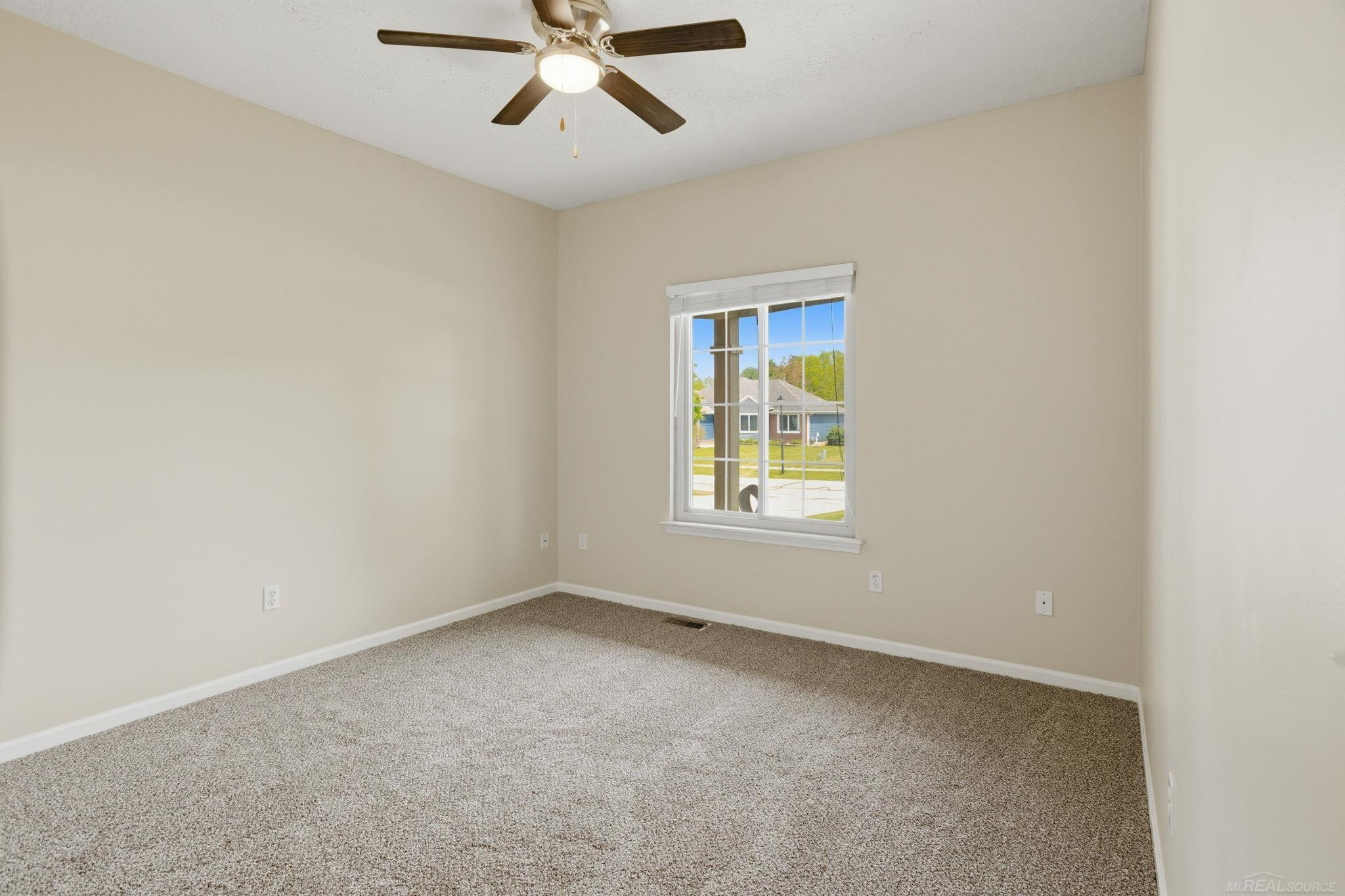 337 Courtneys Place, Lapeer, MI 48446 — Photo 13
