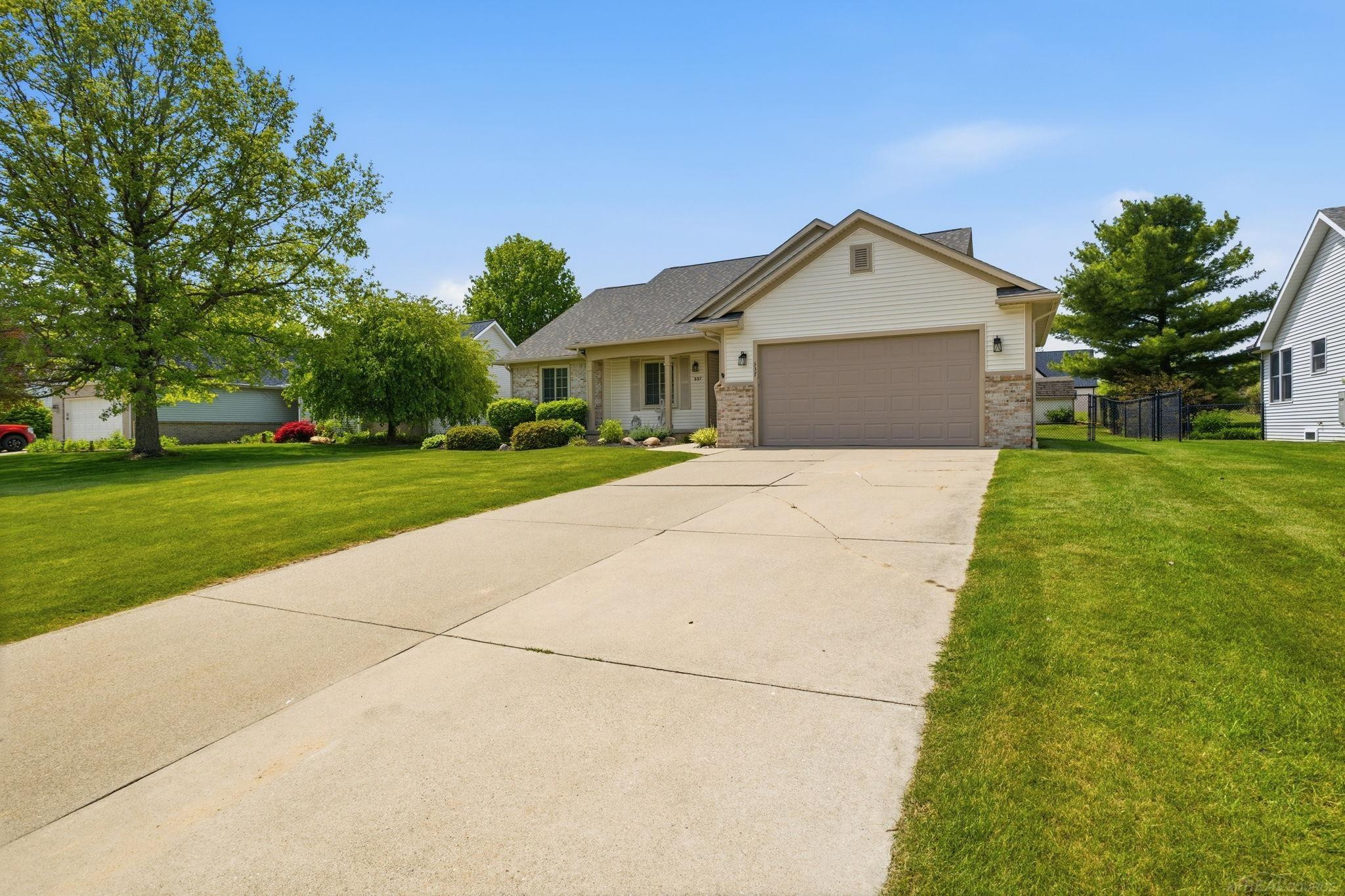 337 Courtneys Place, Lapeer, MI 48446 — Photo 24