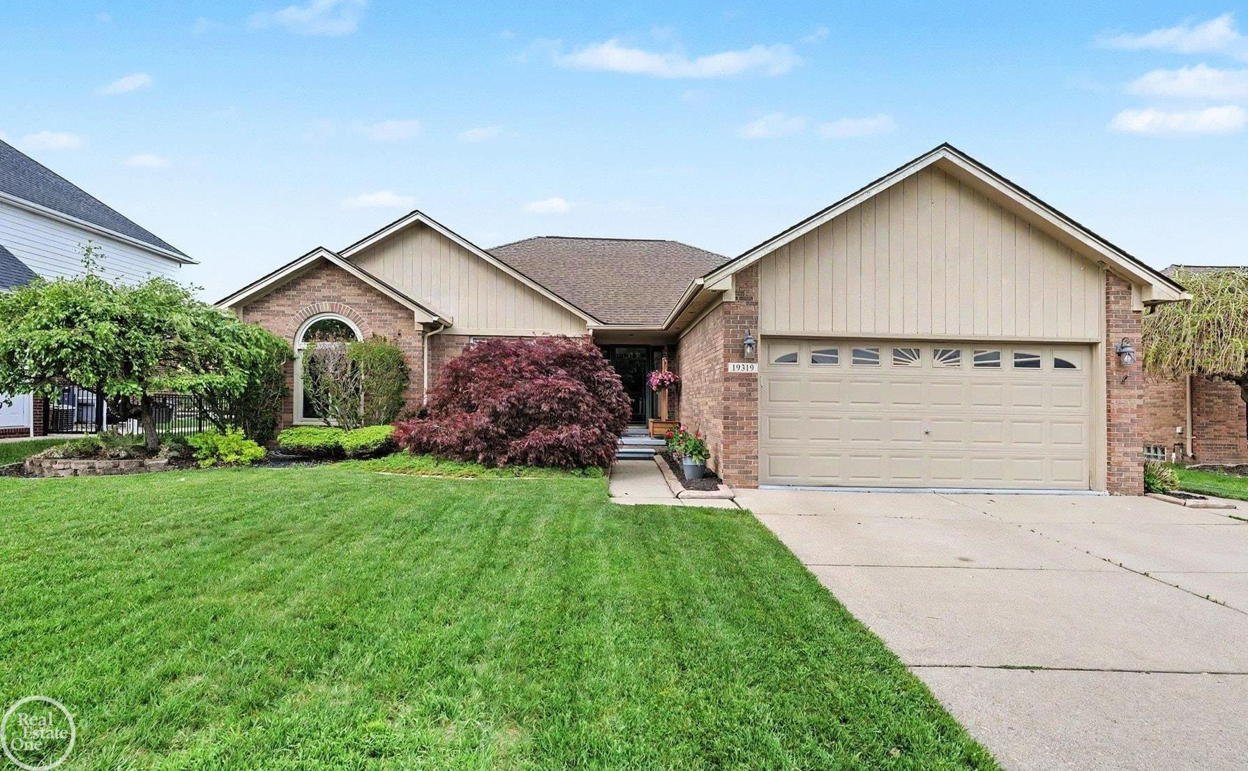 19319 Weathervane Drive, Macomb, MI 48044 — Photo 2