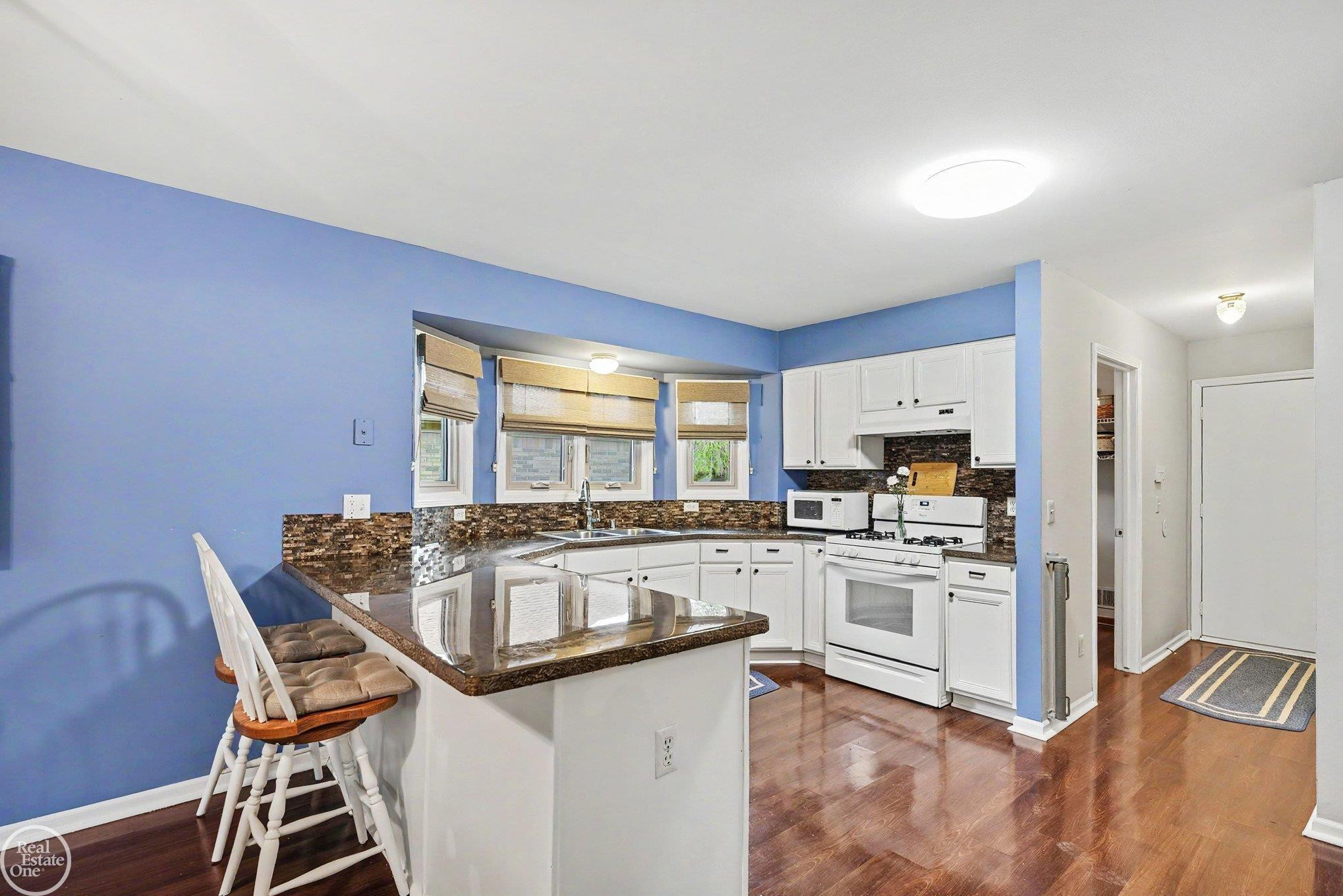 19319 Weathervane Drive, Macomb, MI 48044 — Photo 13