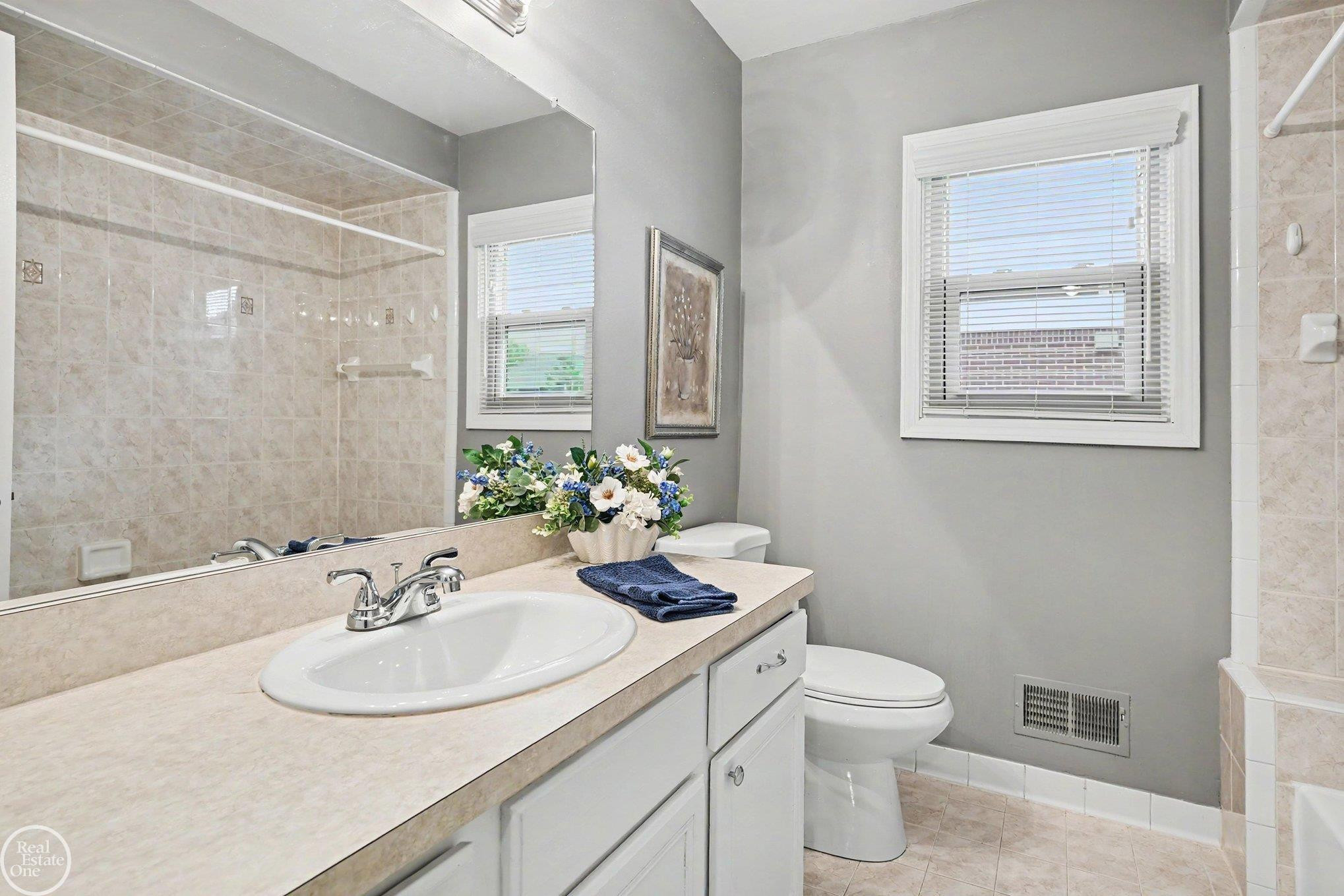 19319 Weathervane Drive, Macomb, MI 48044 — Photo 25