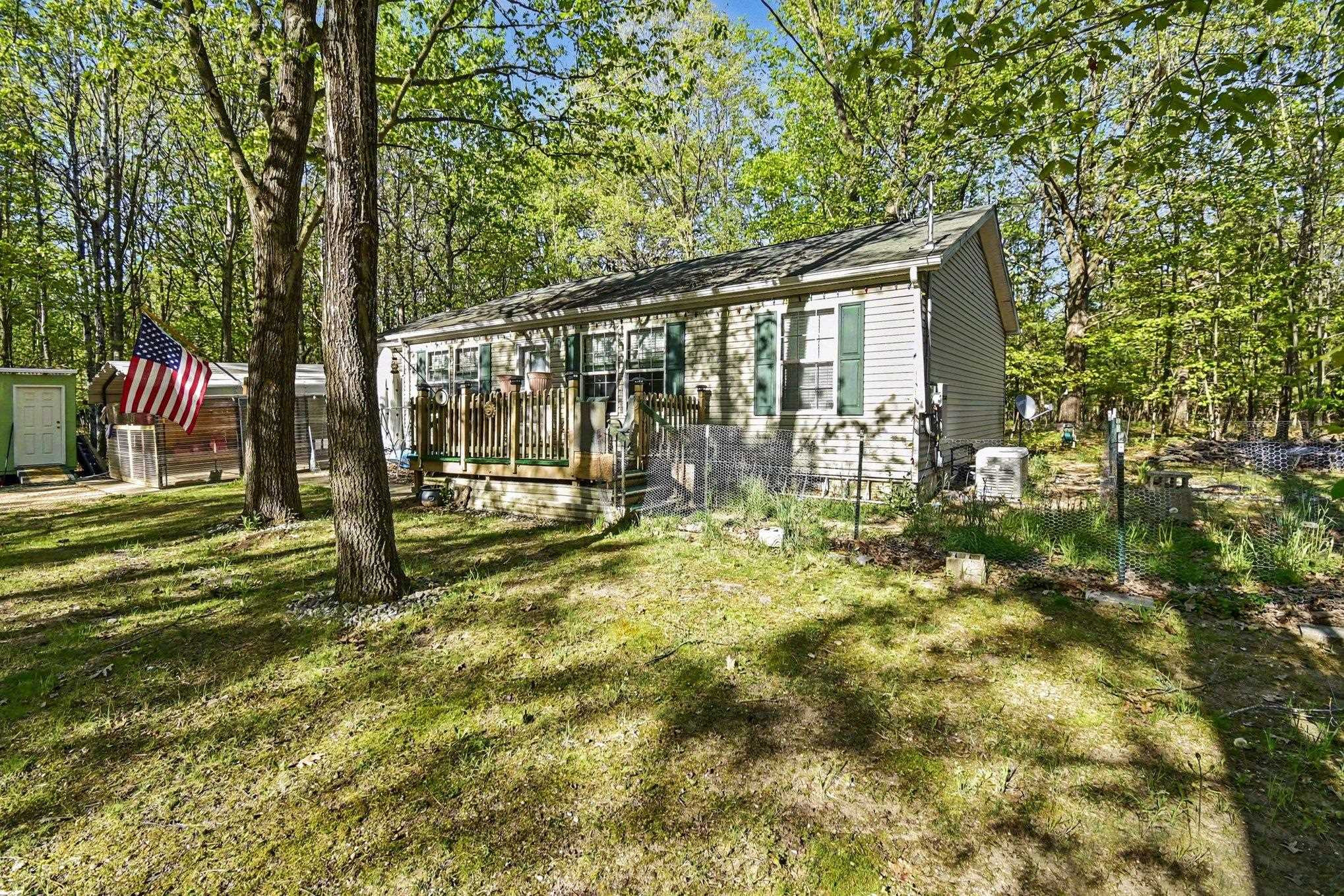 2738 Lakeshore Drive, Gladwin, MI 48624