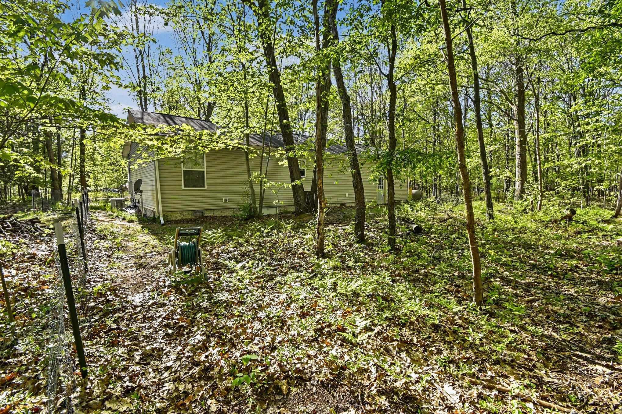 2738 Lakeshore Drive, Gladwin, MI 48624 — Photo 23