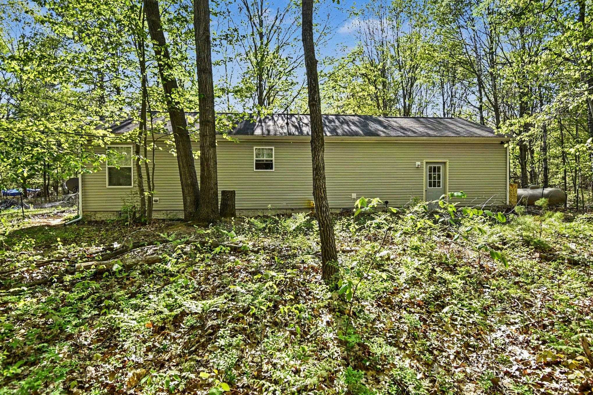 2738 Lakeshore Drive, Gladwin, MI 48624 — Photo 24