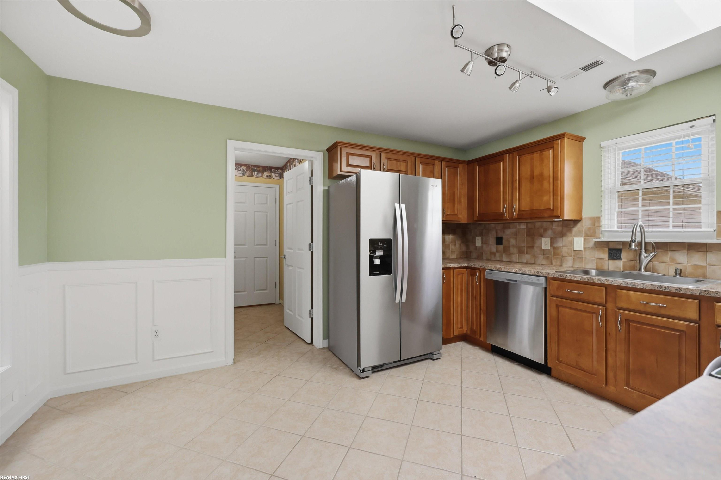 45653 Gable Drive, Macomb, MI 48044 — Photo 9