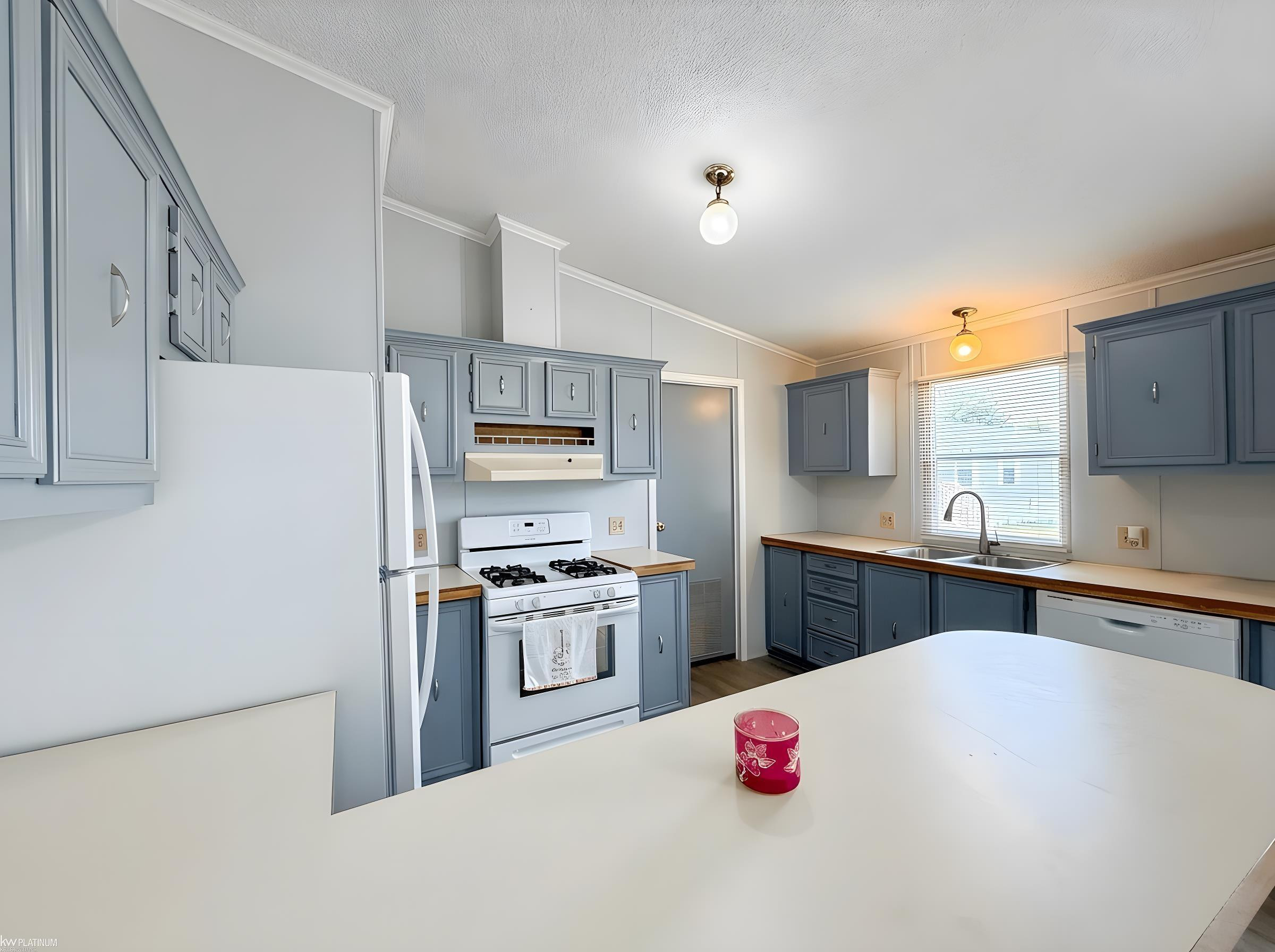 12370 Saint James Court, MI 48065 — Photo 5
