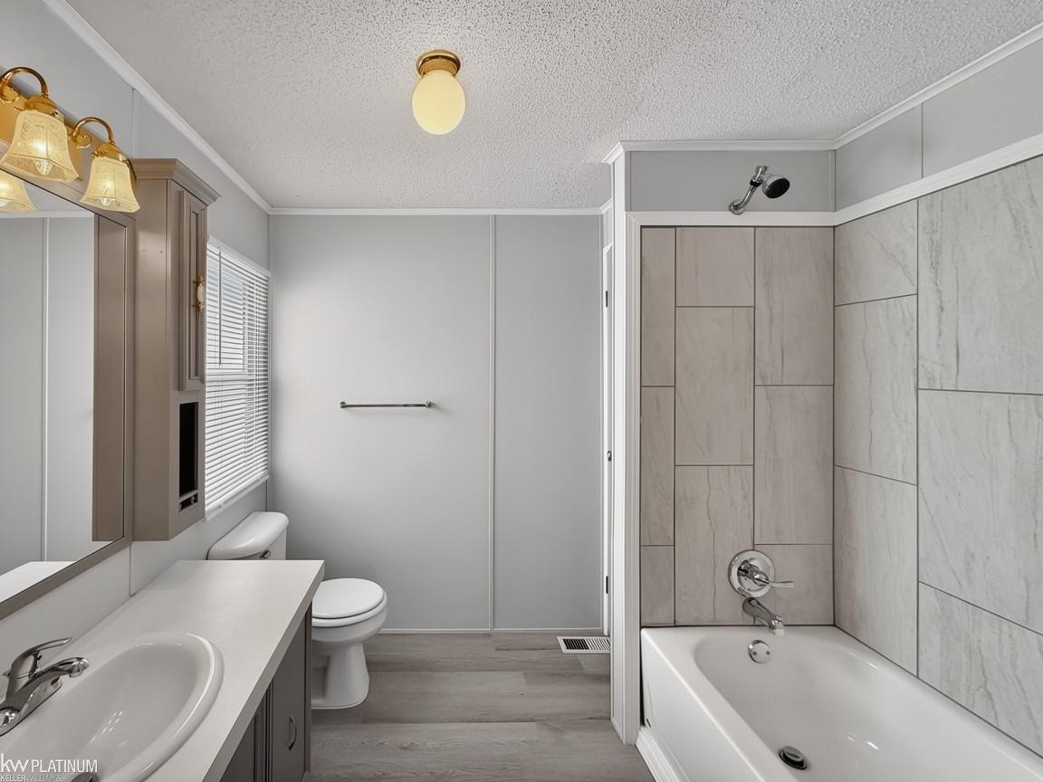 12370 Saint James Court, MI 48065 — Photo 10