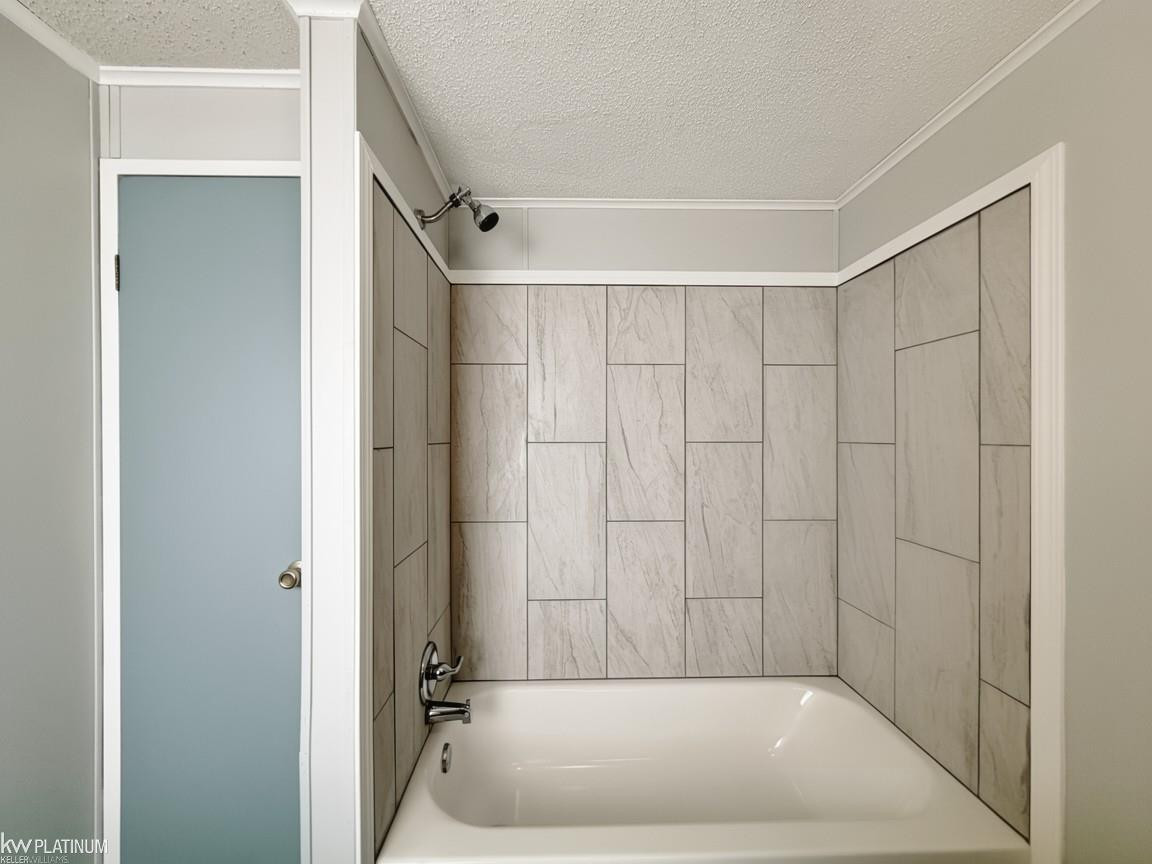 12370 Saint James Court, MI 48065 — Photo 11