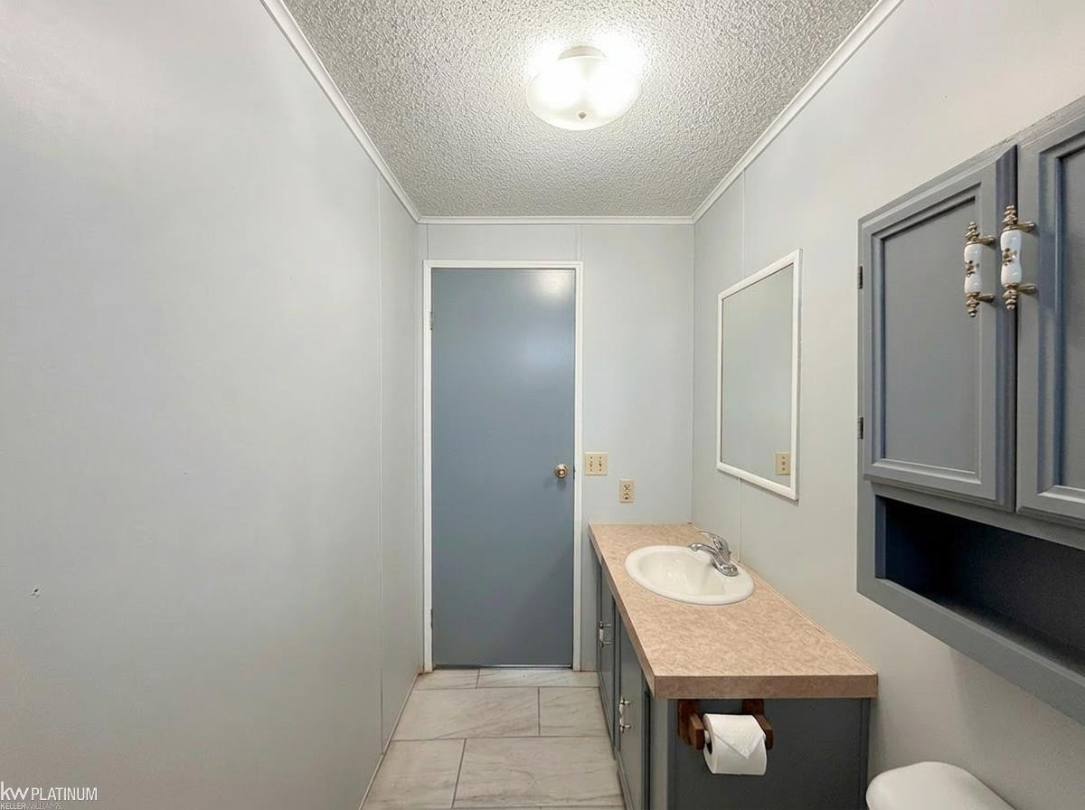 12370 Saint James Court, MI 48065 — Photo 19