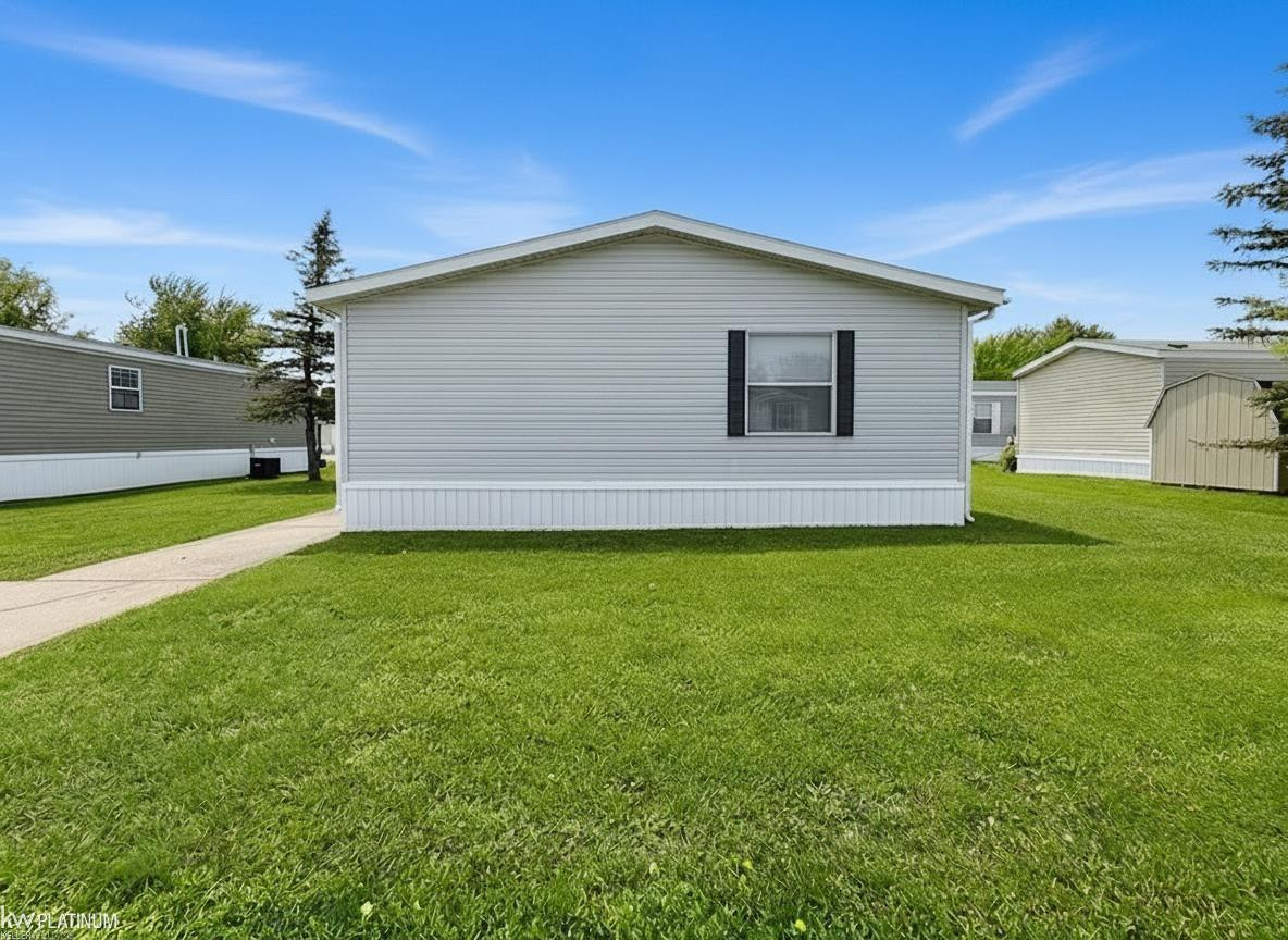12370 Saint James Court, MI 48065 — Photo 22