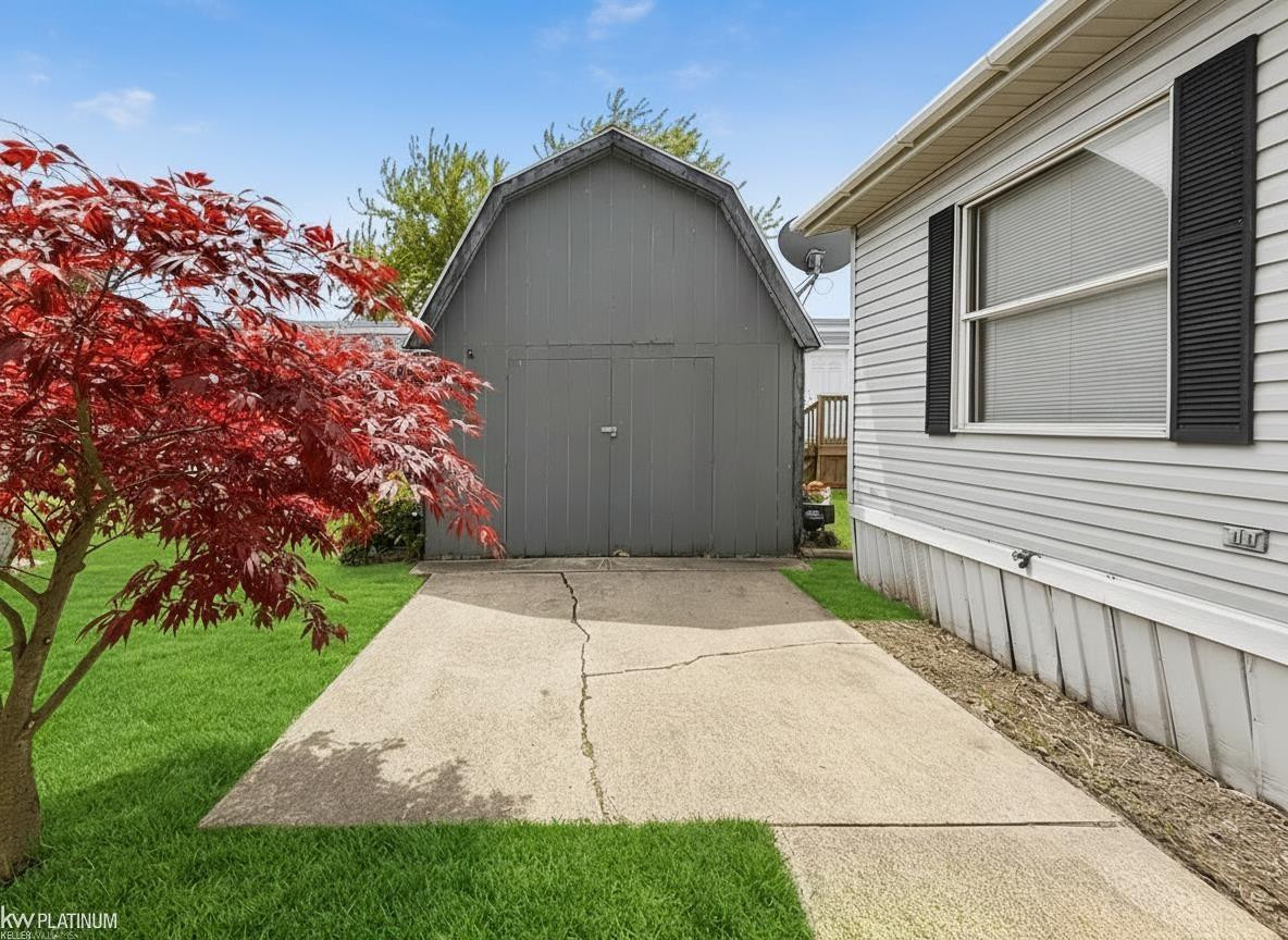 12370 Saint James Court, MI 48065 — Photo 23