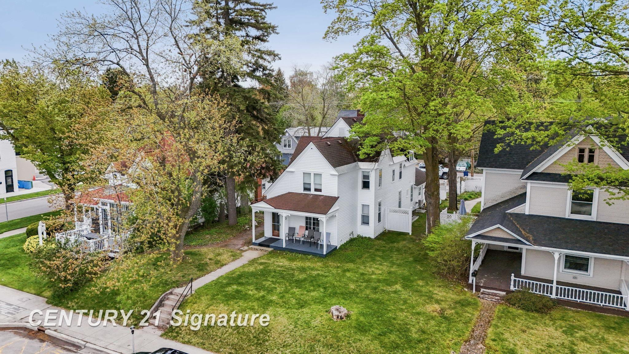 607 W Front Street, Traverse City, MI 49684 — Photo 2