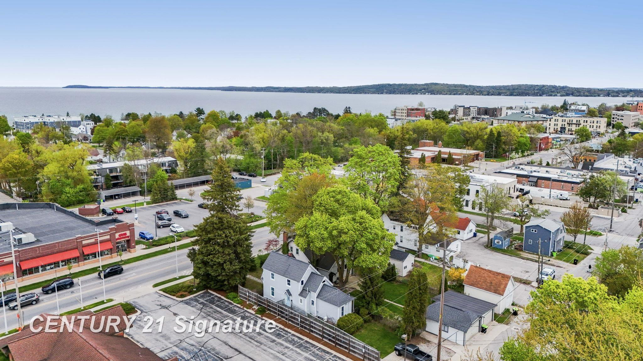 607 W Front Street, Traverse City, MI 49684 — Photo 4