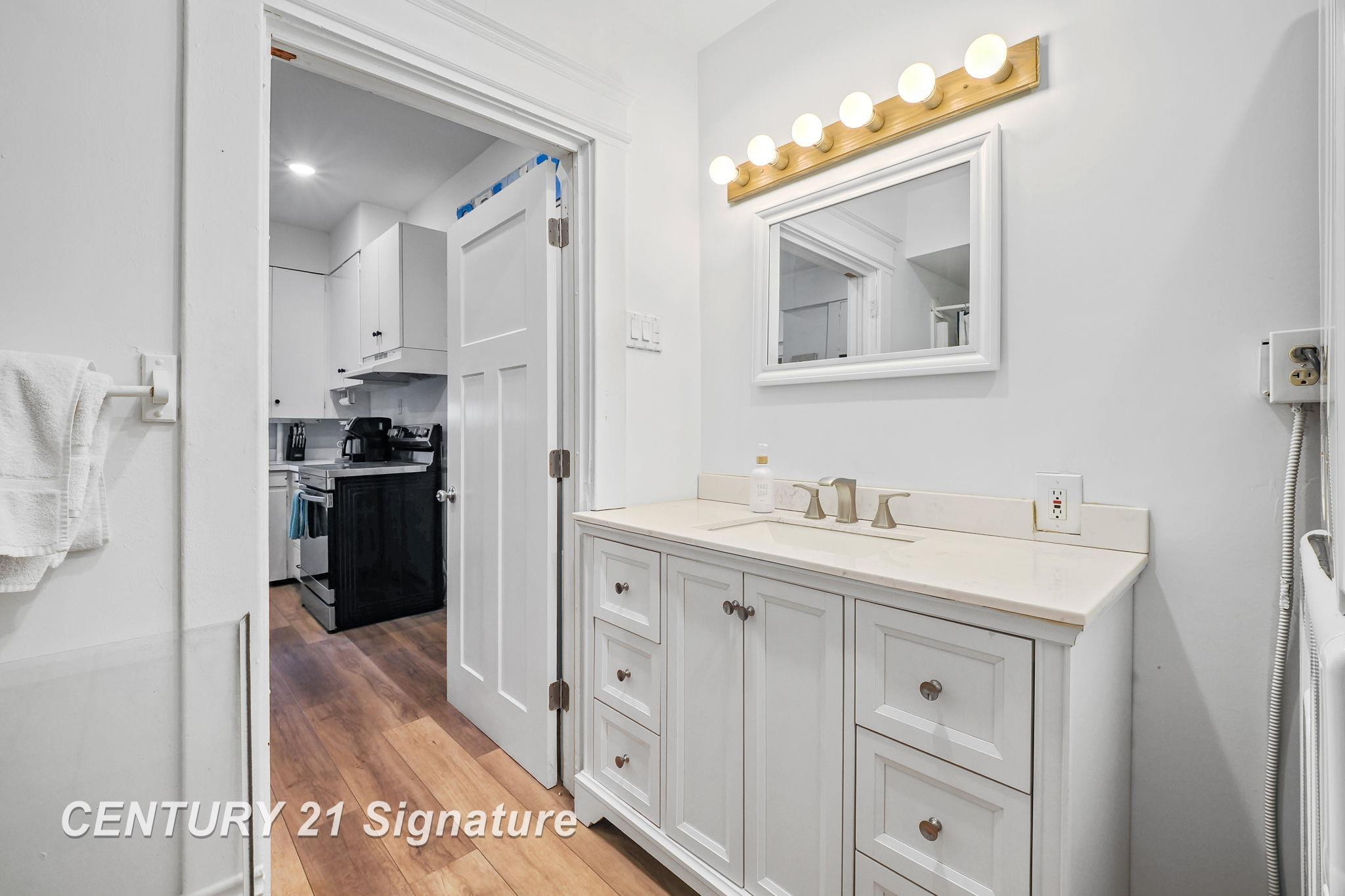 607 W Front Street, Traverse City, MI 49684 — Photo 9