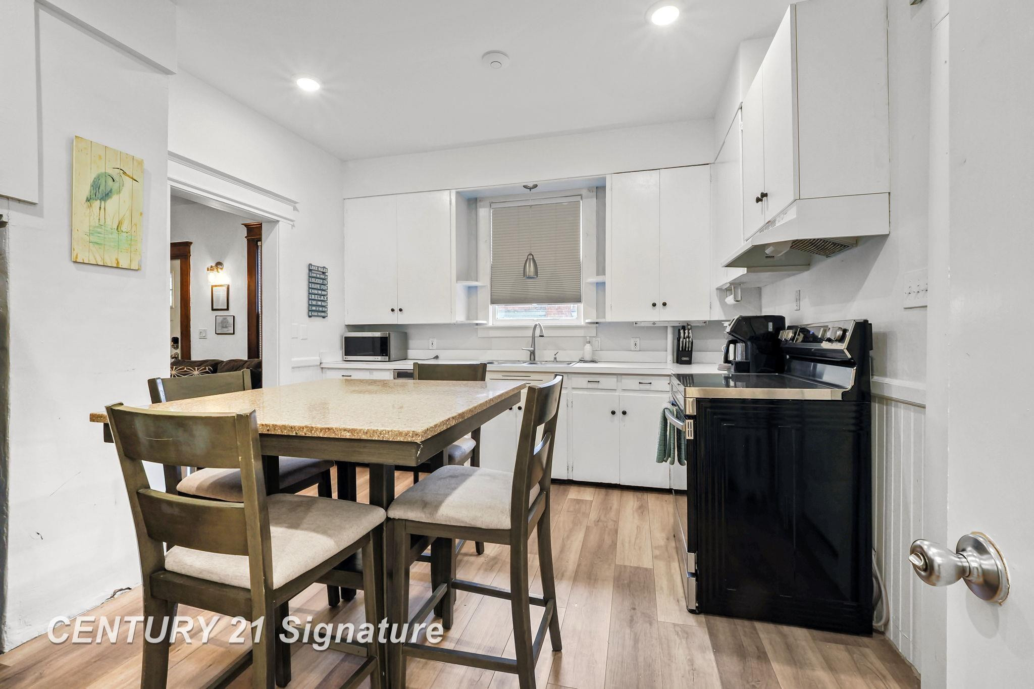 607 W Front Street, Traverse City, MI 49684 — Photo 11