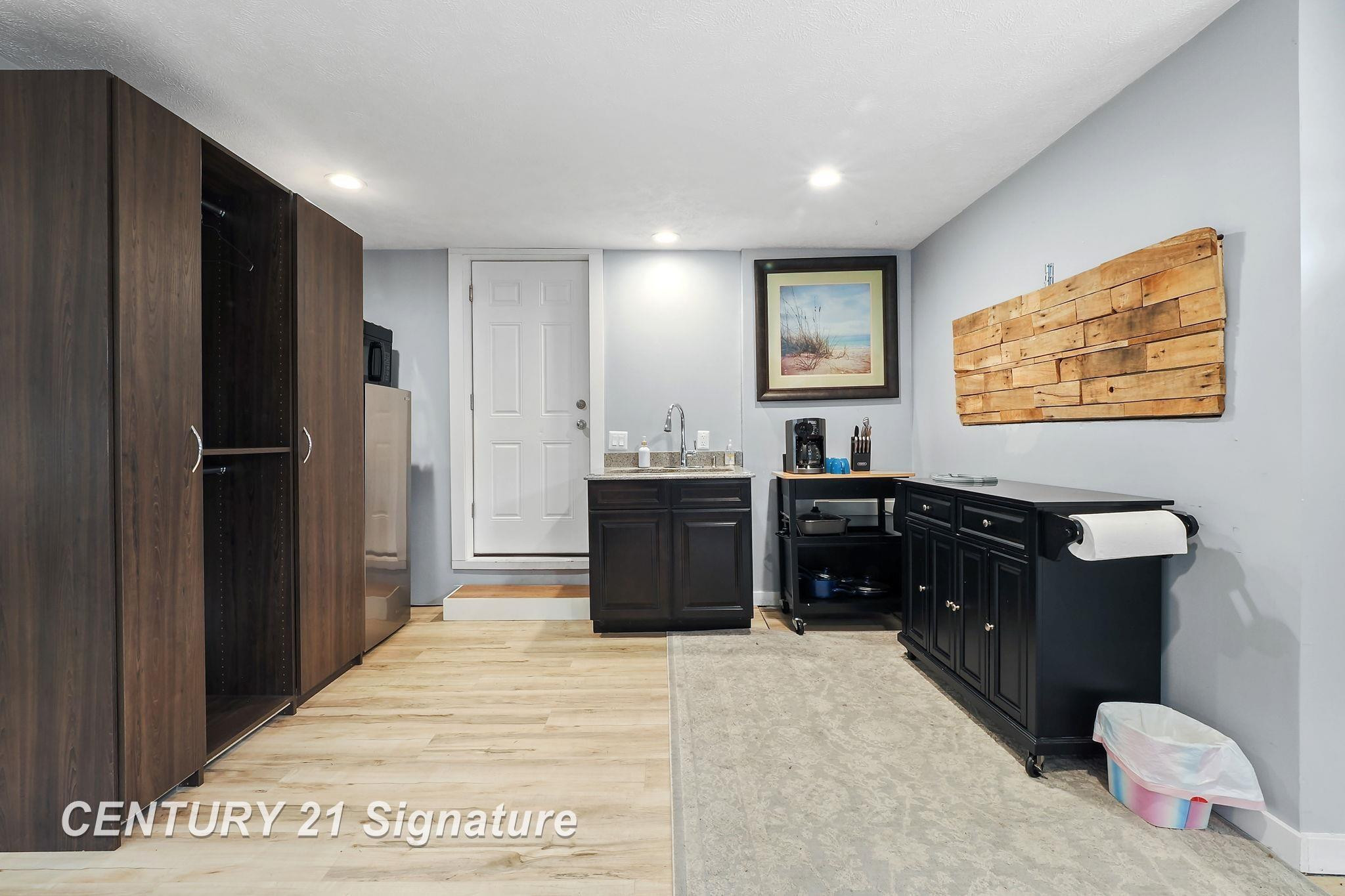 607 W Front Street, Traverse City, MI 49684 — Photo 13