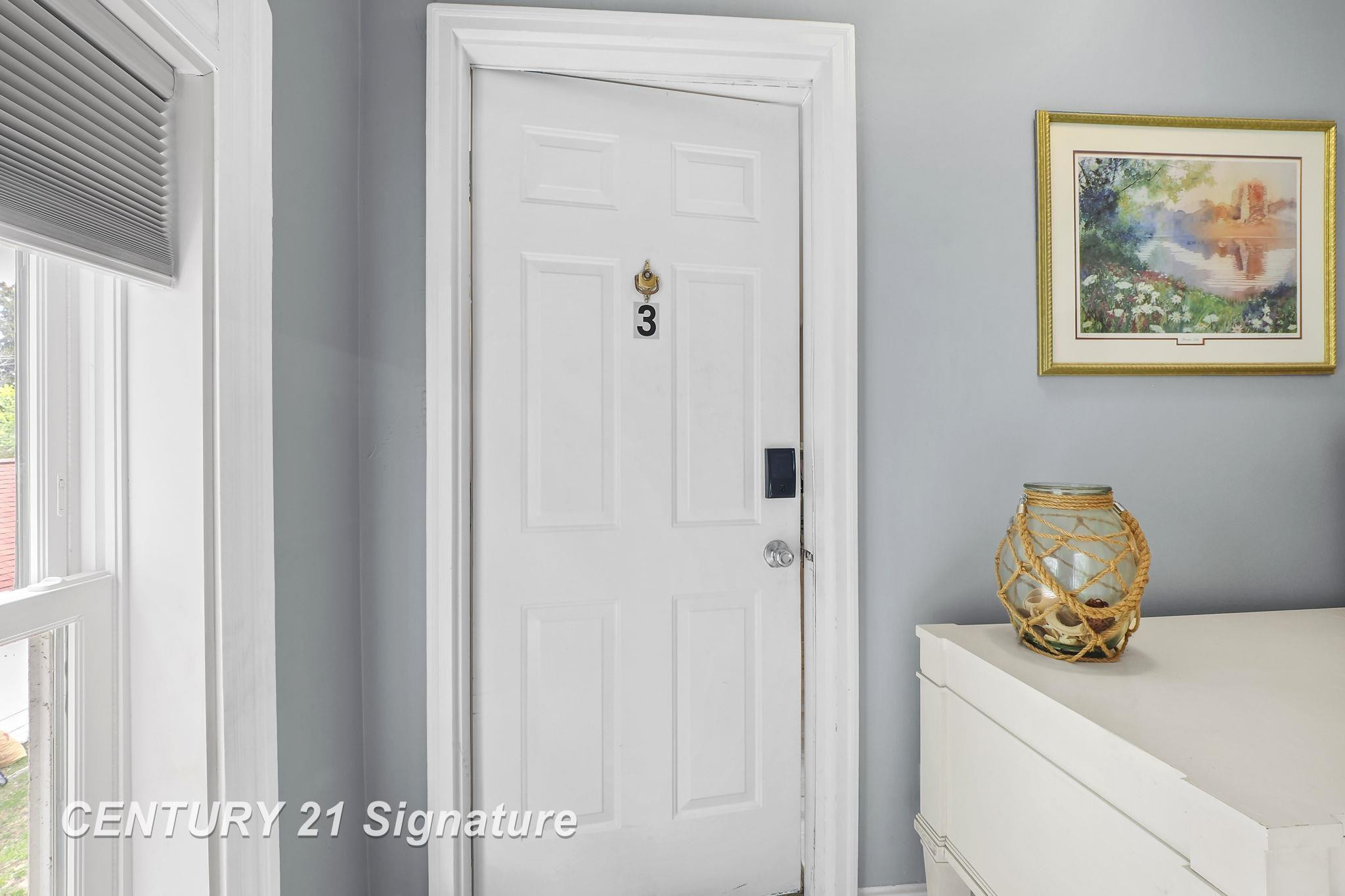 607 W Front Street, Traverse City, MI 49684 — Photo 17