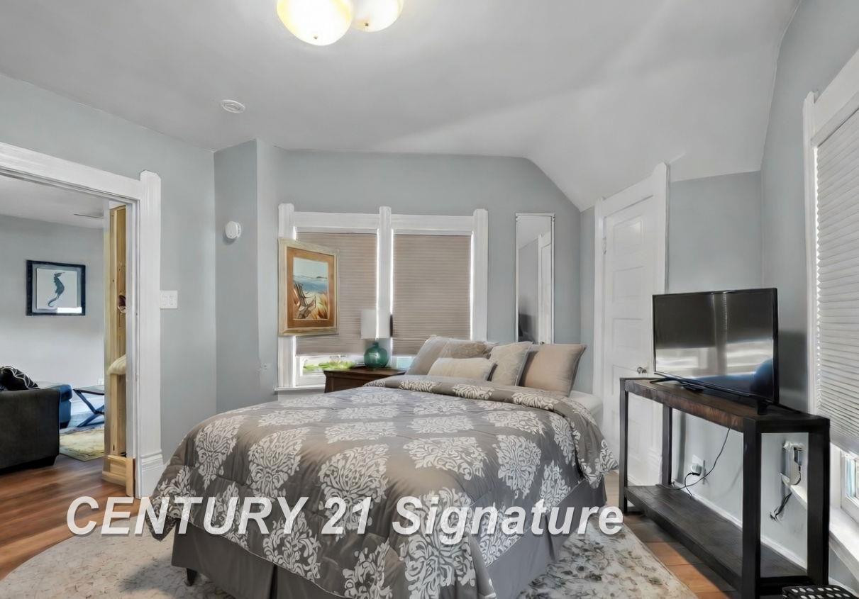 607 W Front Street, Traverse City, MI 49684 — Photo 25