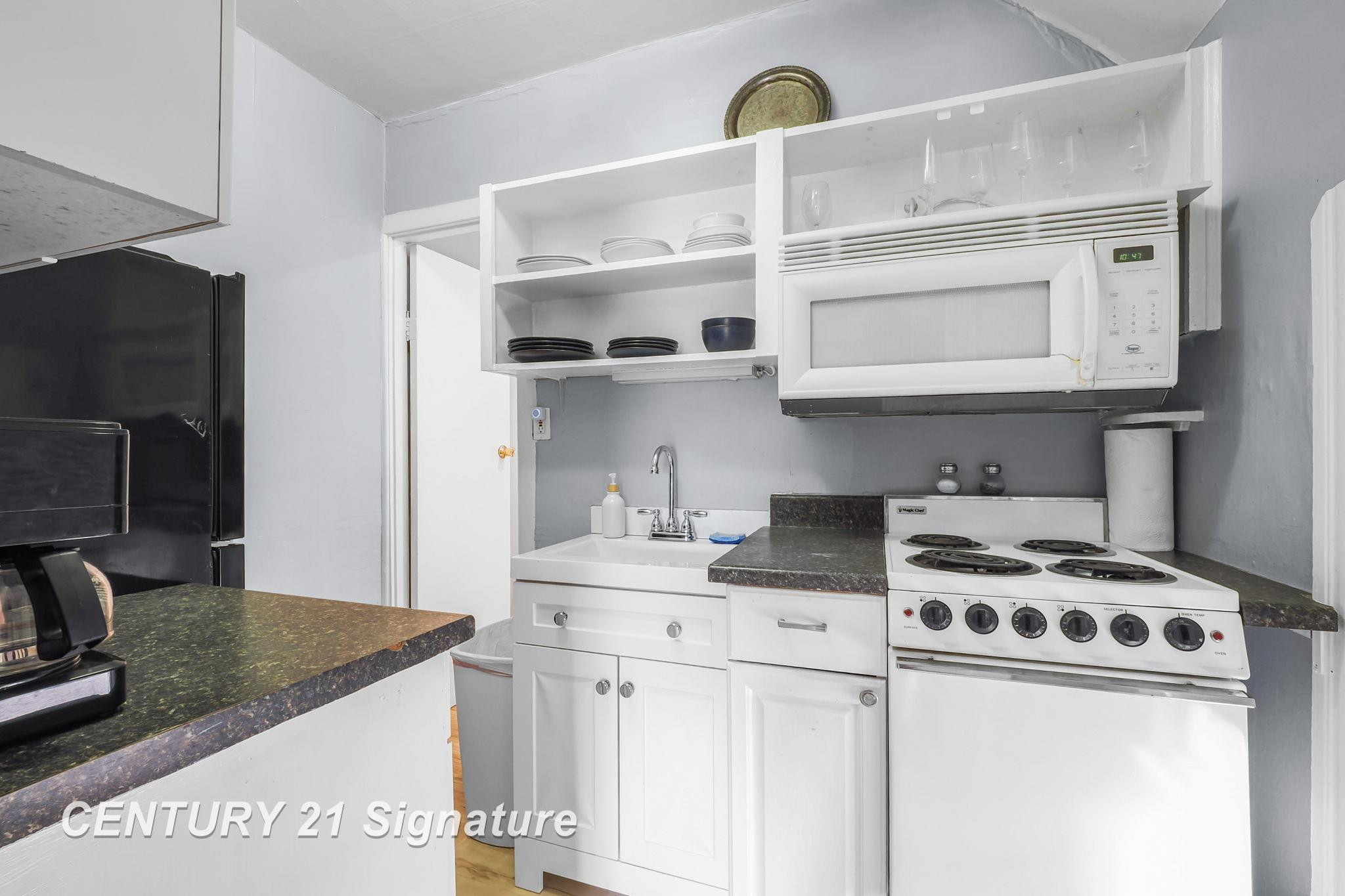 607 W Front Street, Traverse City, MI 49684 — Photo 28
