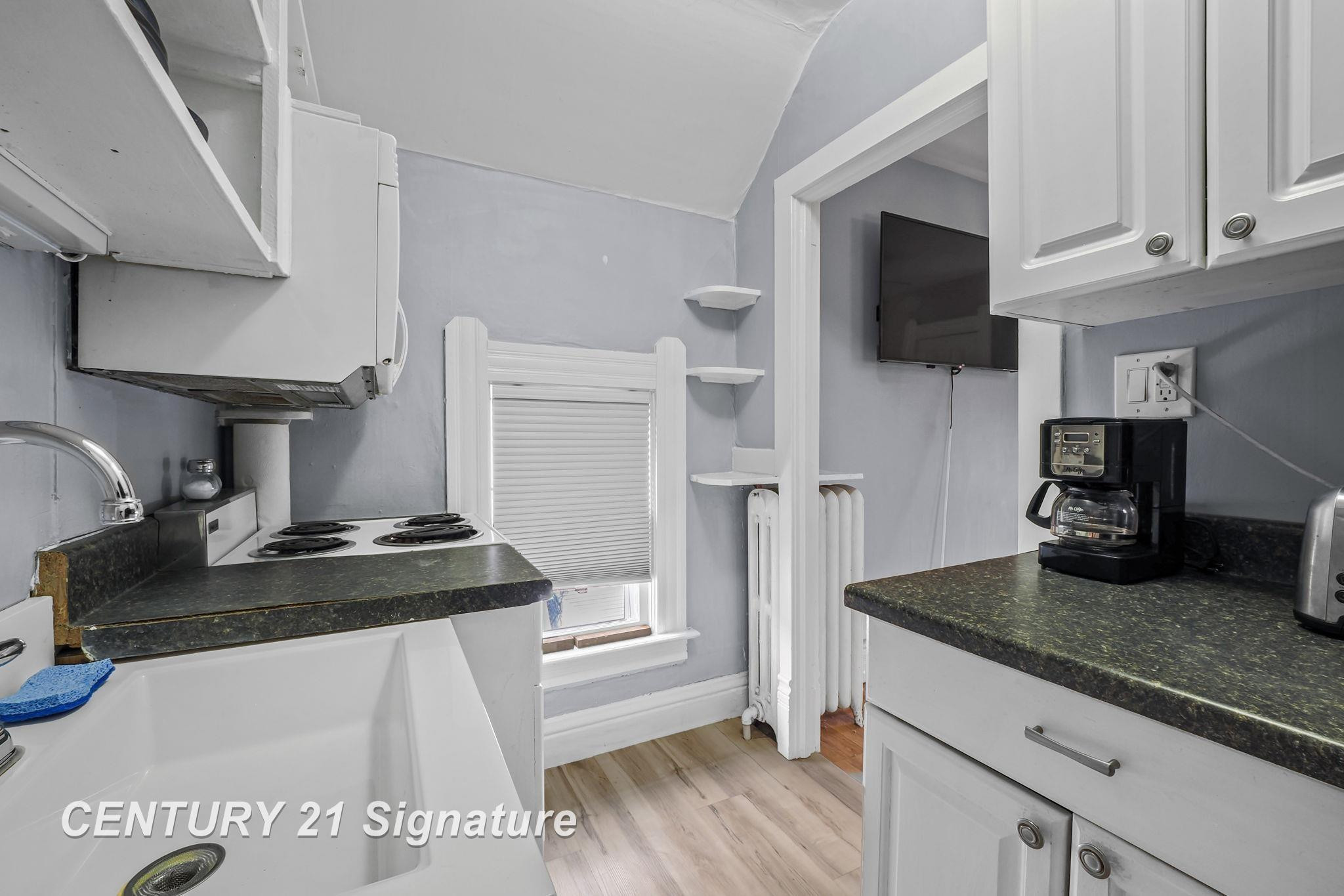 607 W Front Street, Traverse City, MI 49684 — Photo 29